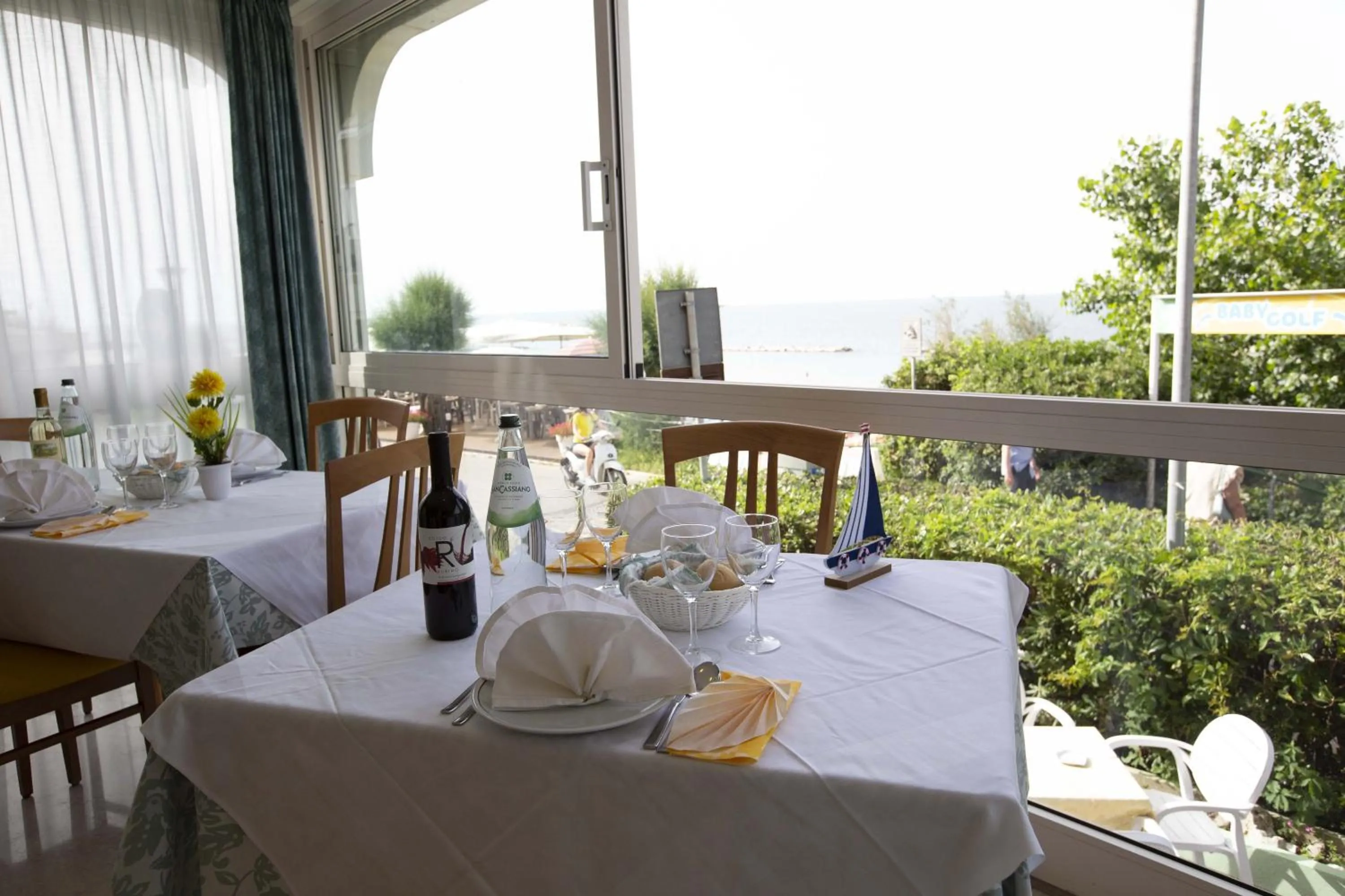 Restaurant/places to eat in Hotel Gloria