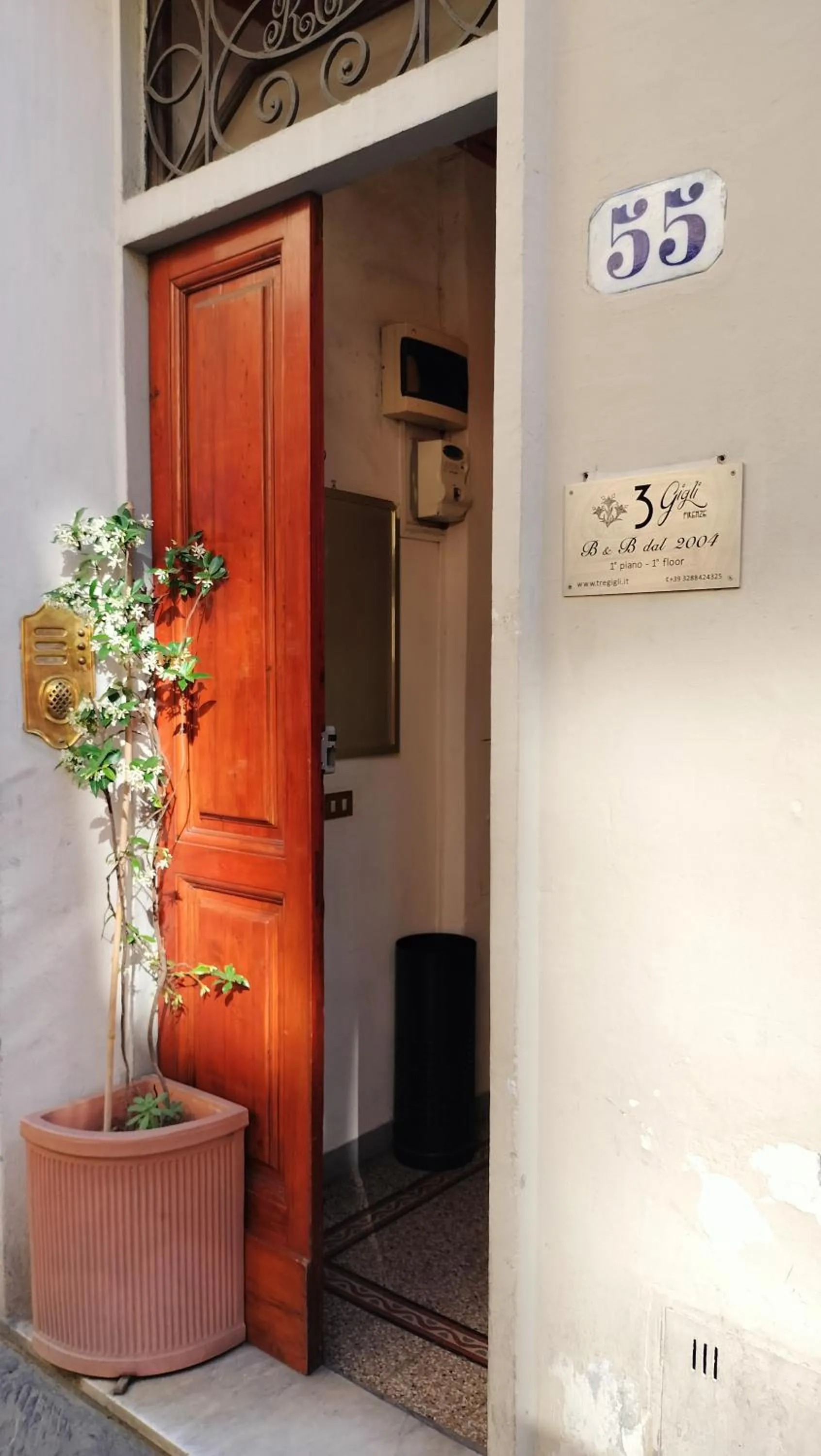 Property building in BB Tre Gigli Firenze stazione, via Palazzuolo 55