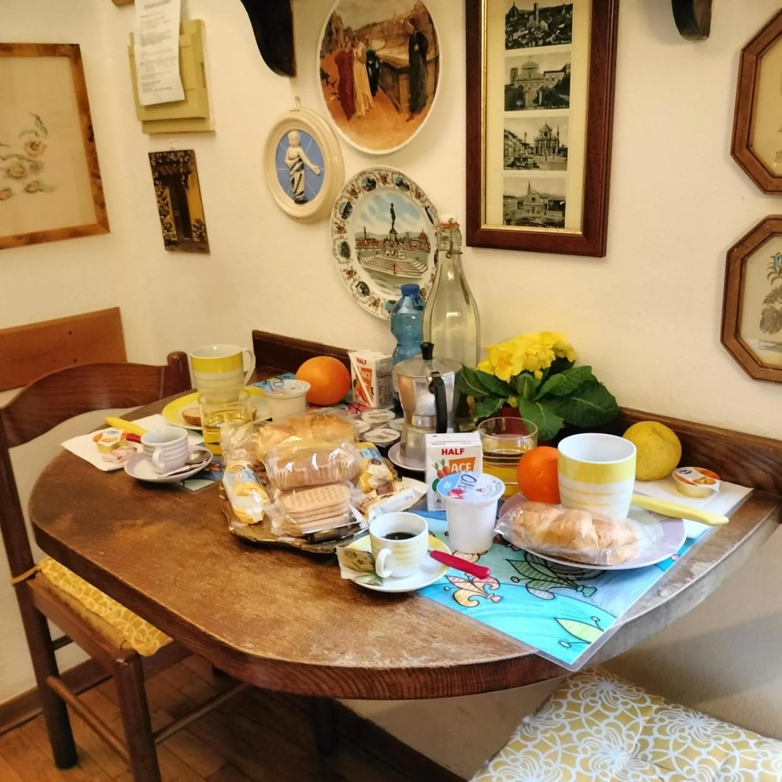 Breakfast in BB Tre Gigli Firenze stazione, via Palazzuolo 55