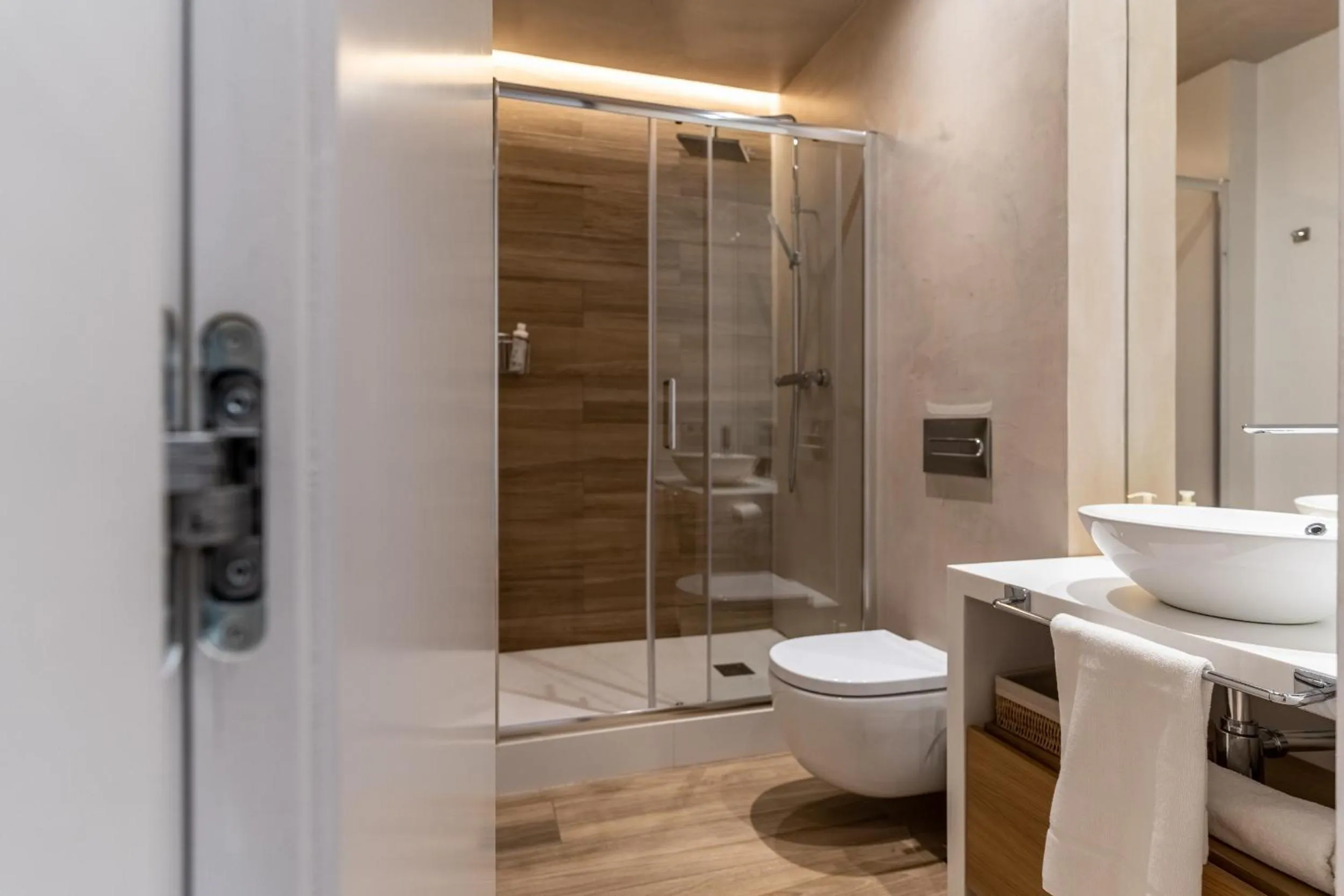 Shower in Tendillas Plaza