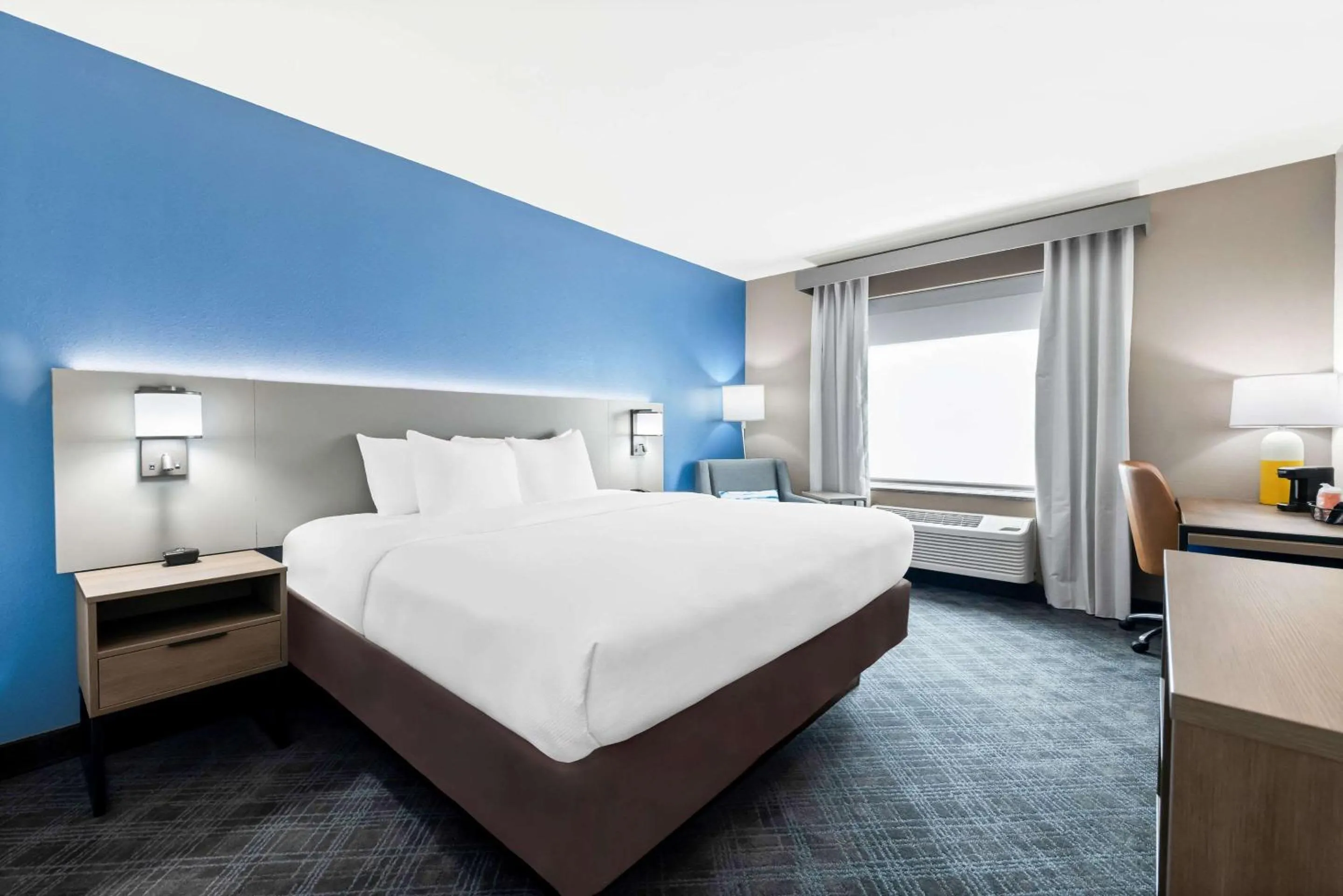 Bedroom, Bed in Comfort Inn Sylva - Cullowhee