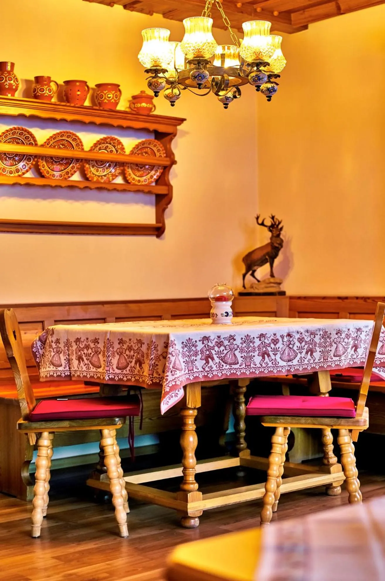 Photo of the whole room in Rehwinkel