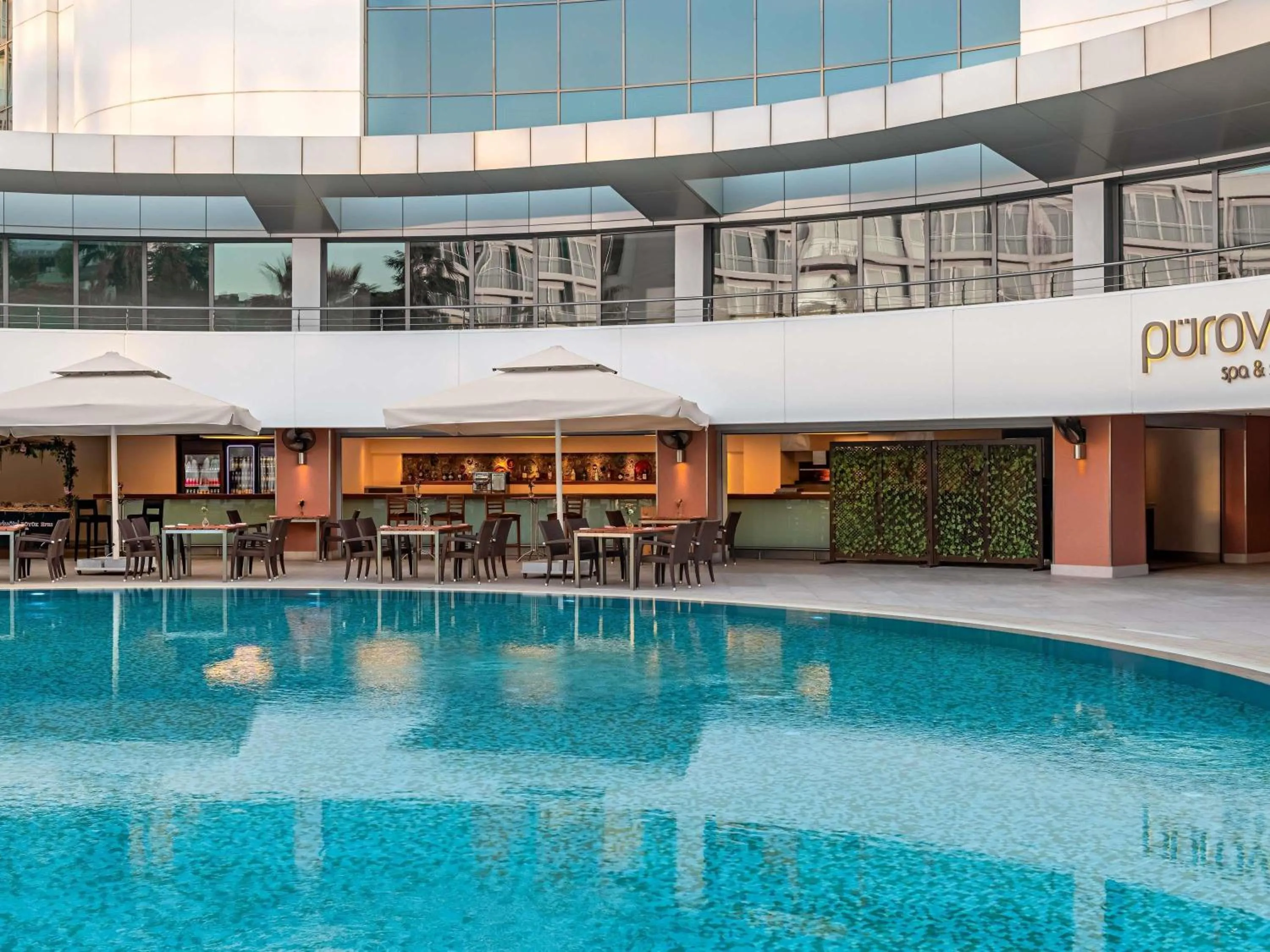 Lounge or bar in Swissotel Buyuk Efes Izmir