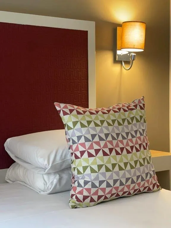 Bed in Kyriad Paris 18 - Porte de Clignancourt - Montmartre