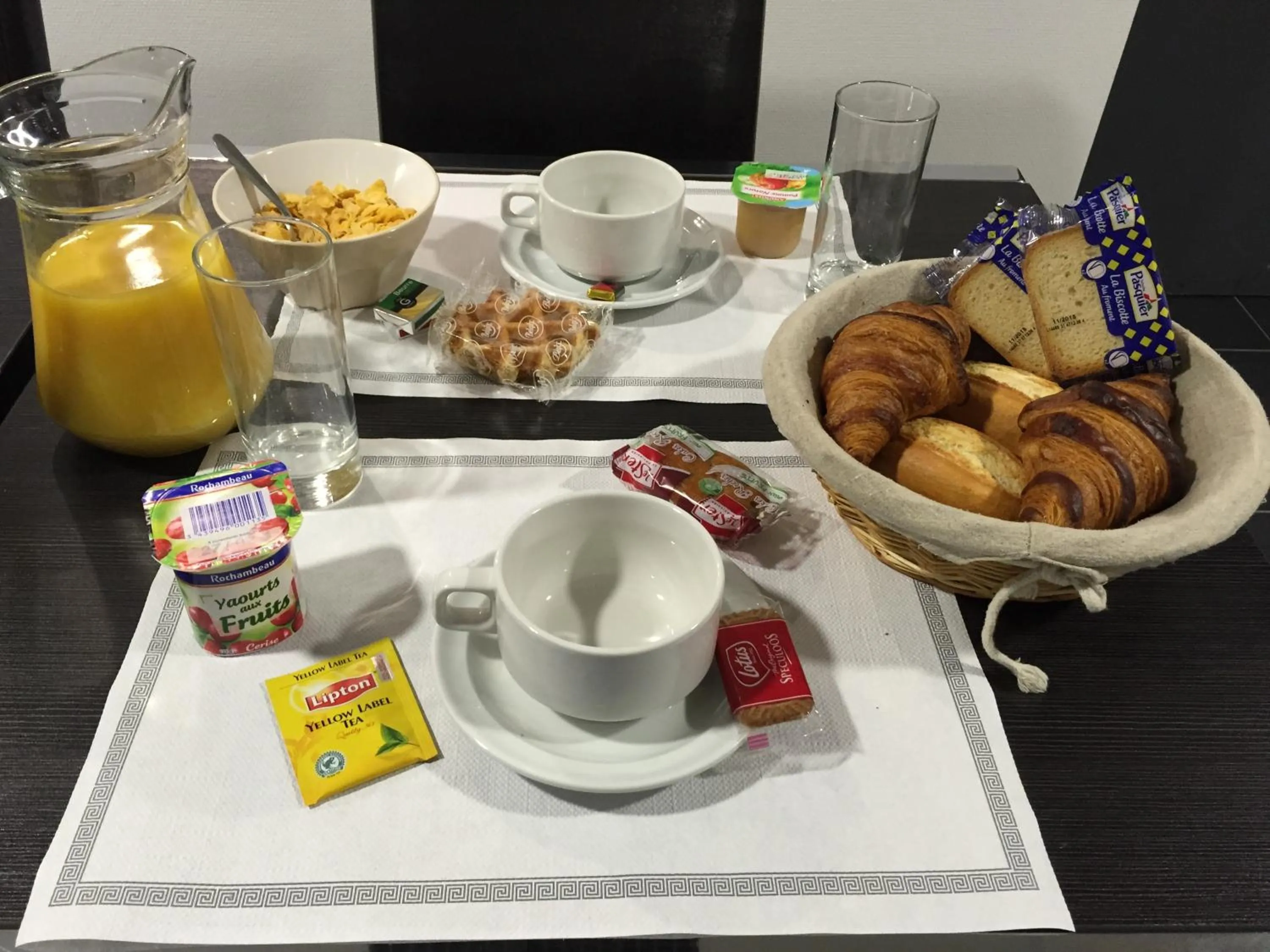 Restaurant/places to eat in Hôtel Moderne