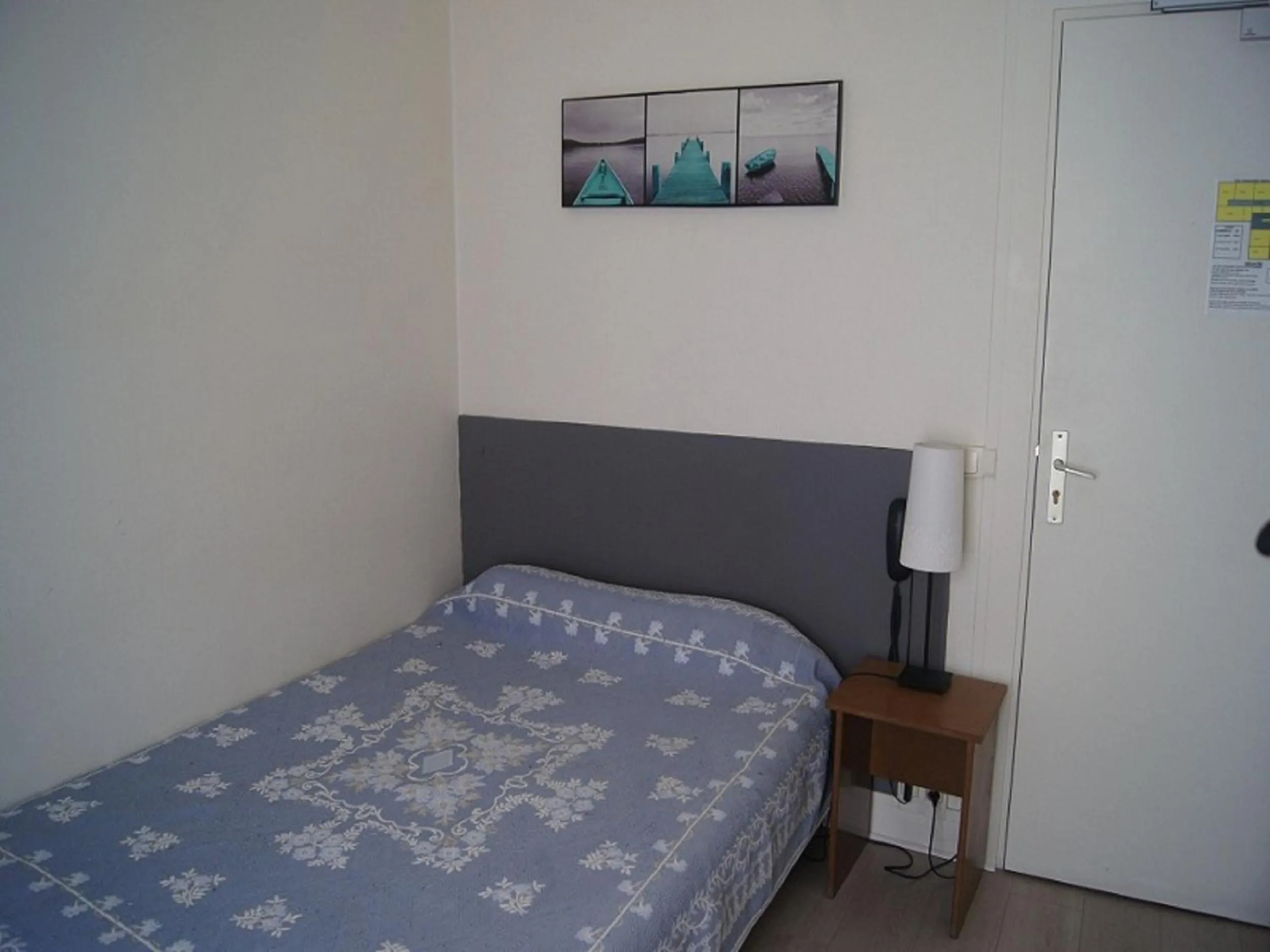 Bed in Hôtel Moderne