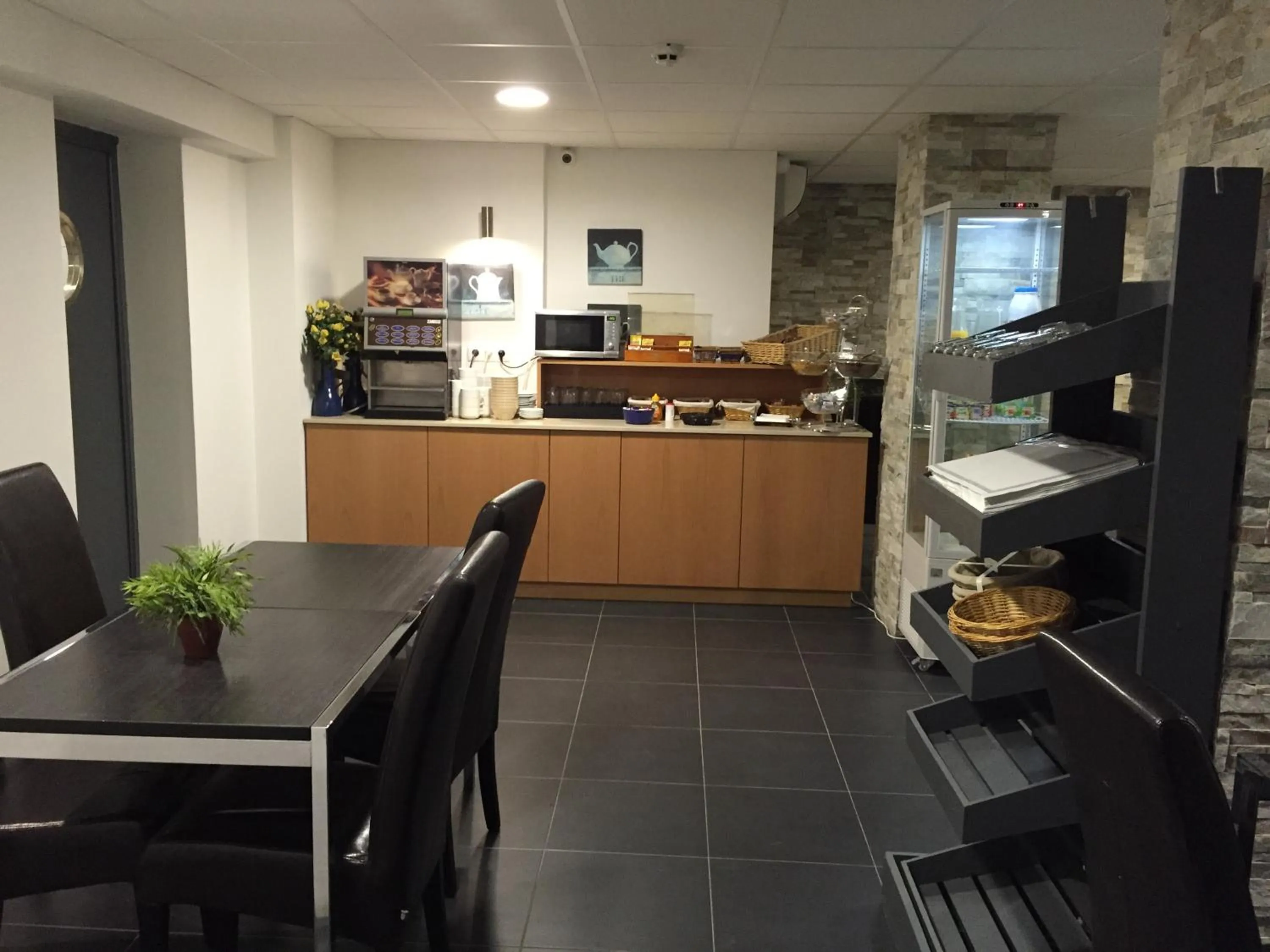 Restaurant/places to eat in Hôtel Moderne