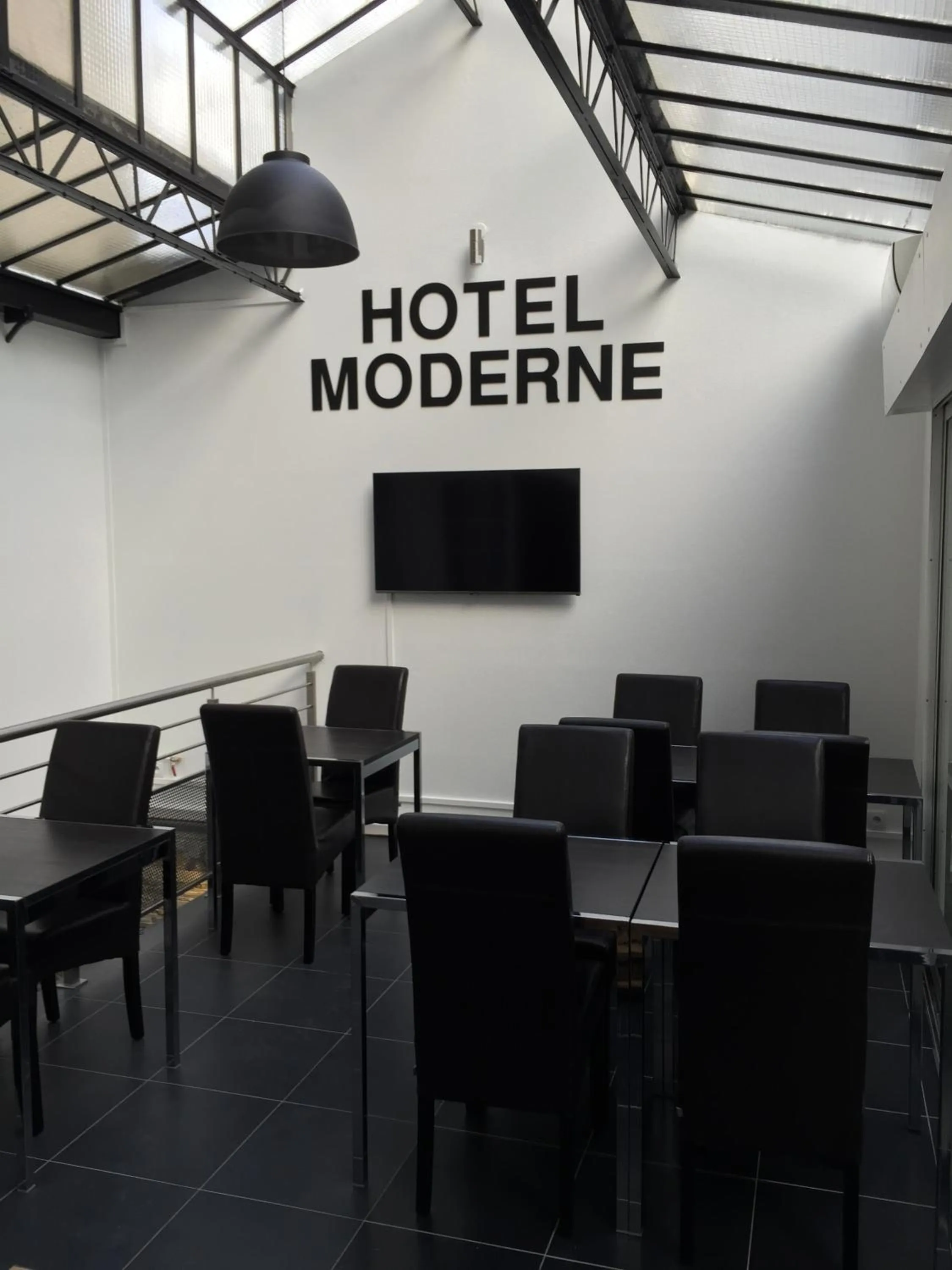 Restaurant/places to eat in Hôtel Moderne