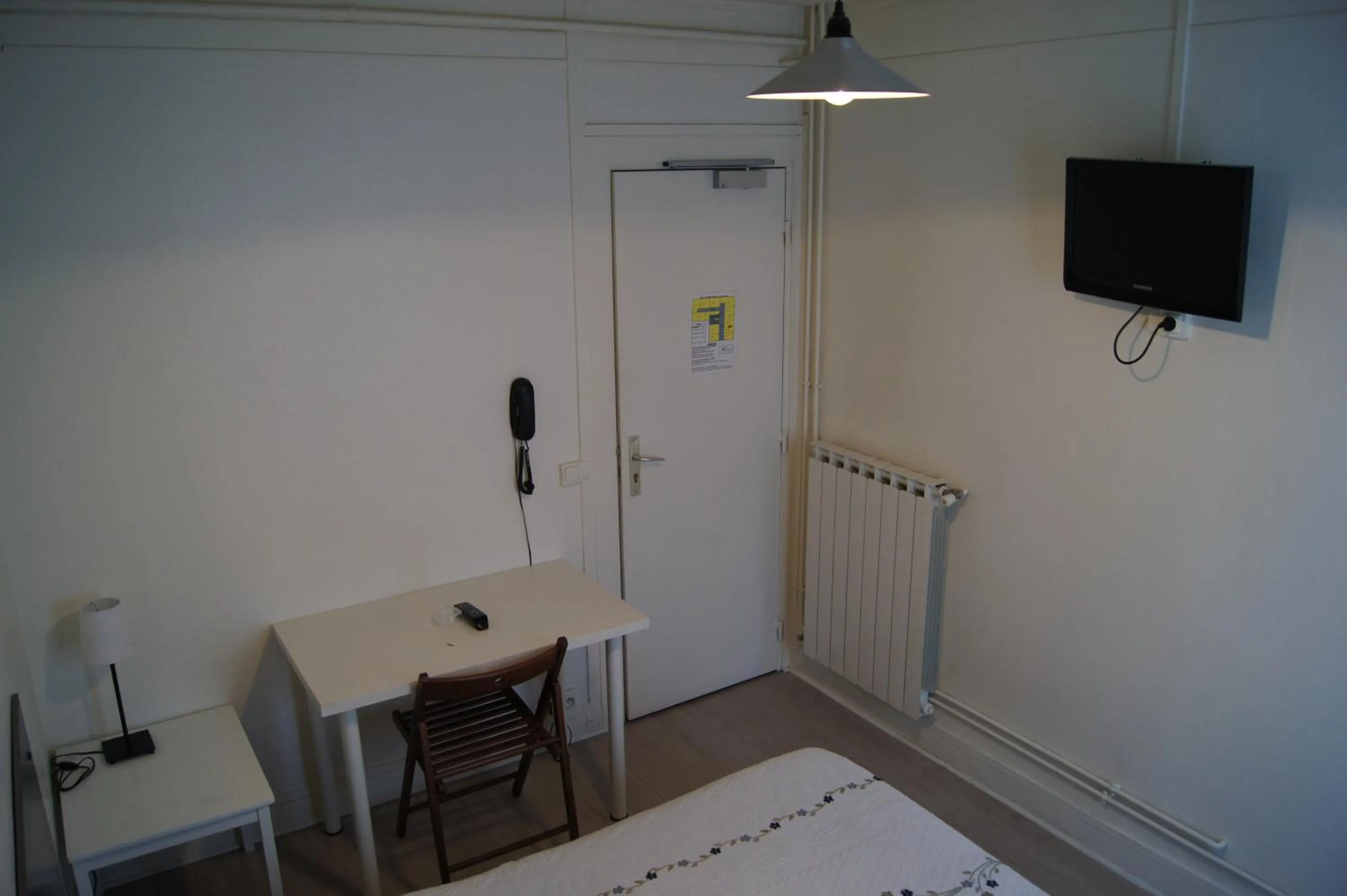 Bedroom in Hôtel Moderne