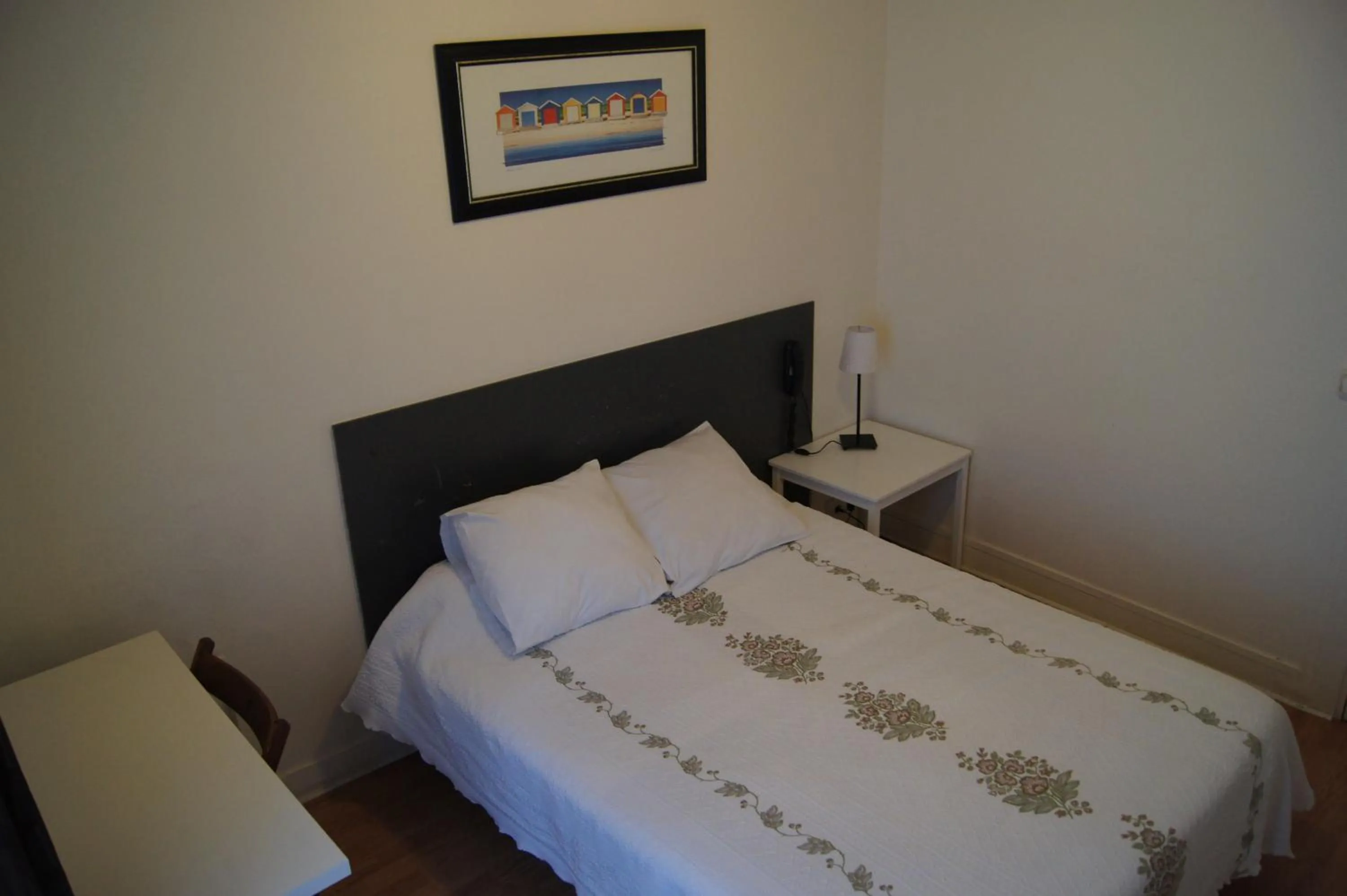 Bedroom, Bed in Hôtel Moderne