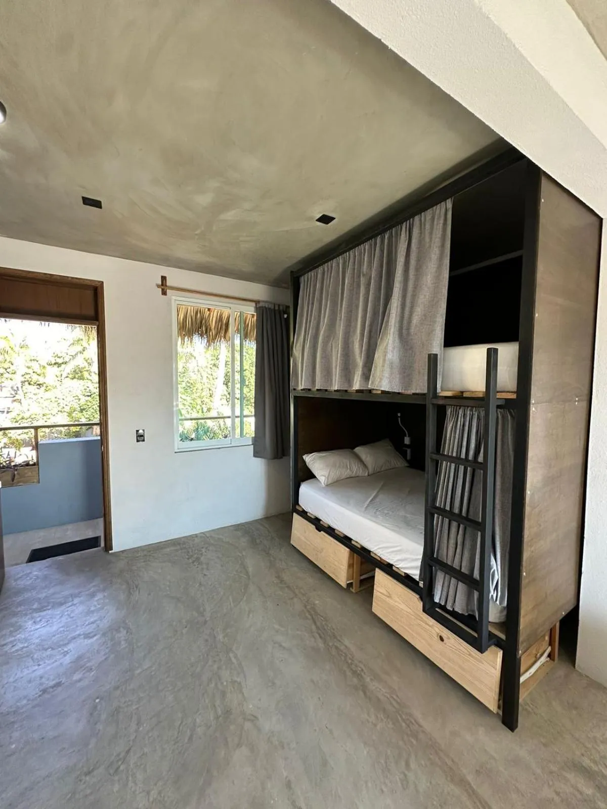 Bedroom, Bed in Straw Hat Surf Hostel & Bar