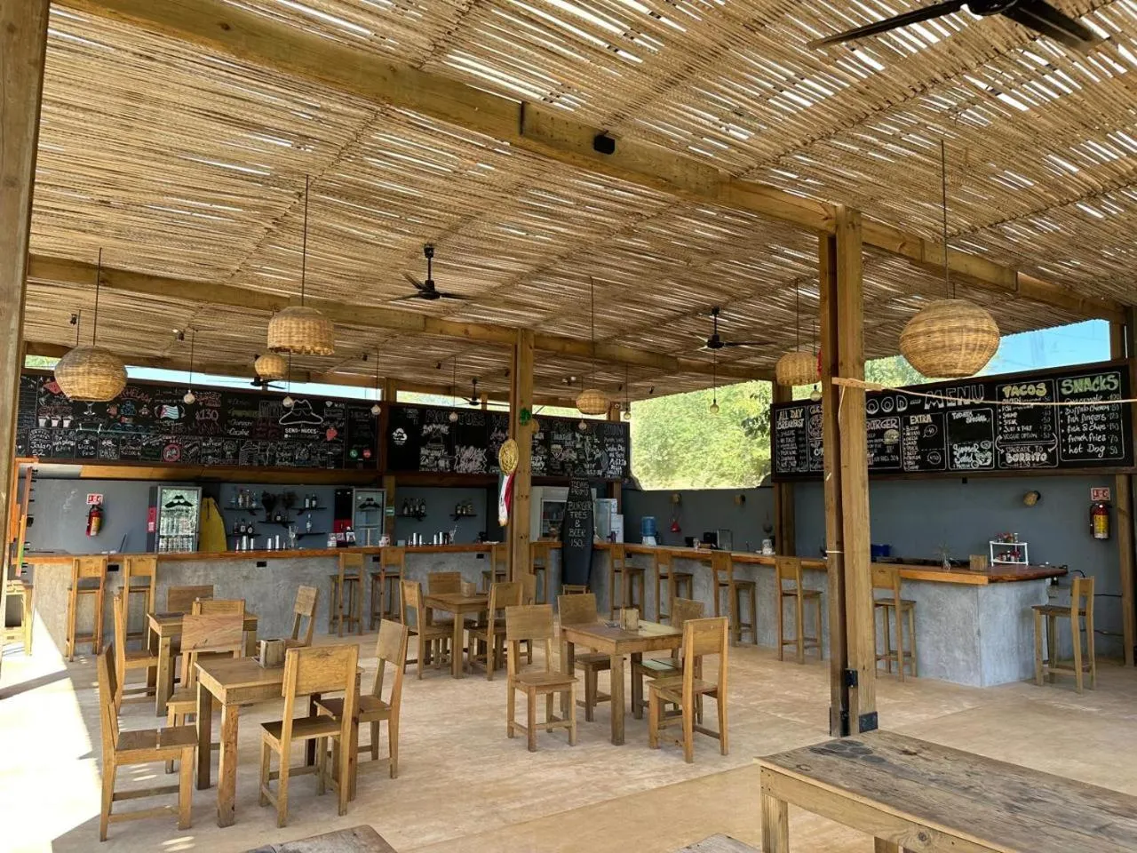 Property building in Straw Hat Surf Hostel & Bar
