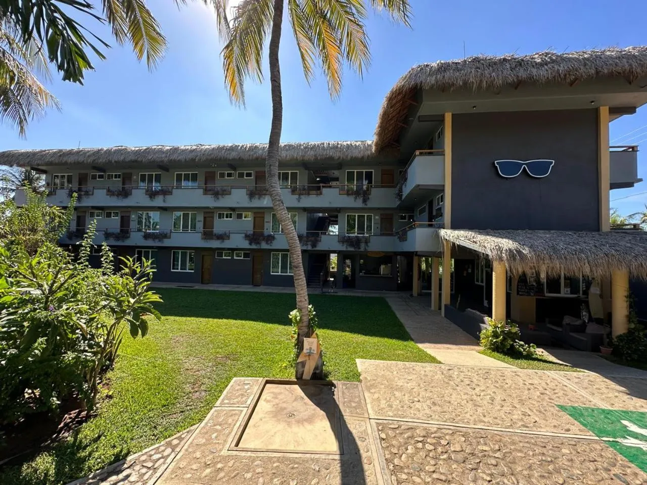 Property building in Straw Hat Surf Hostel & Bar