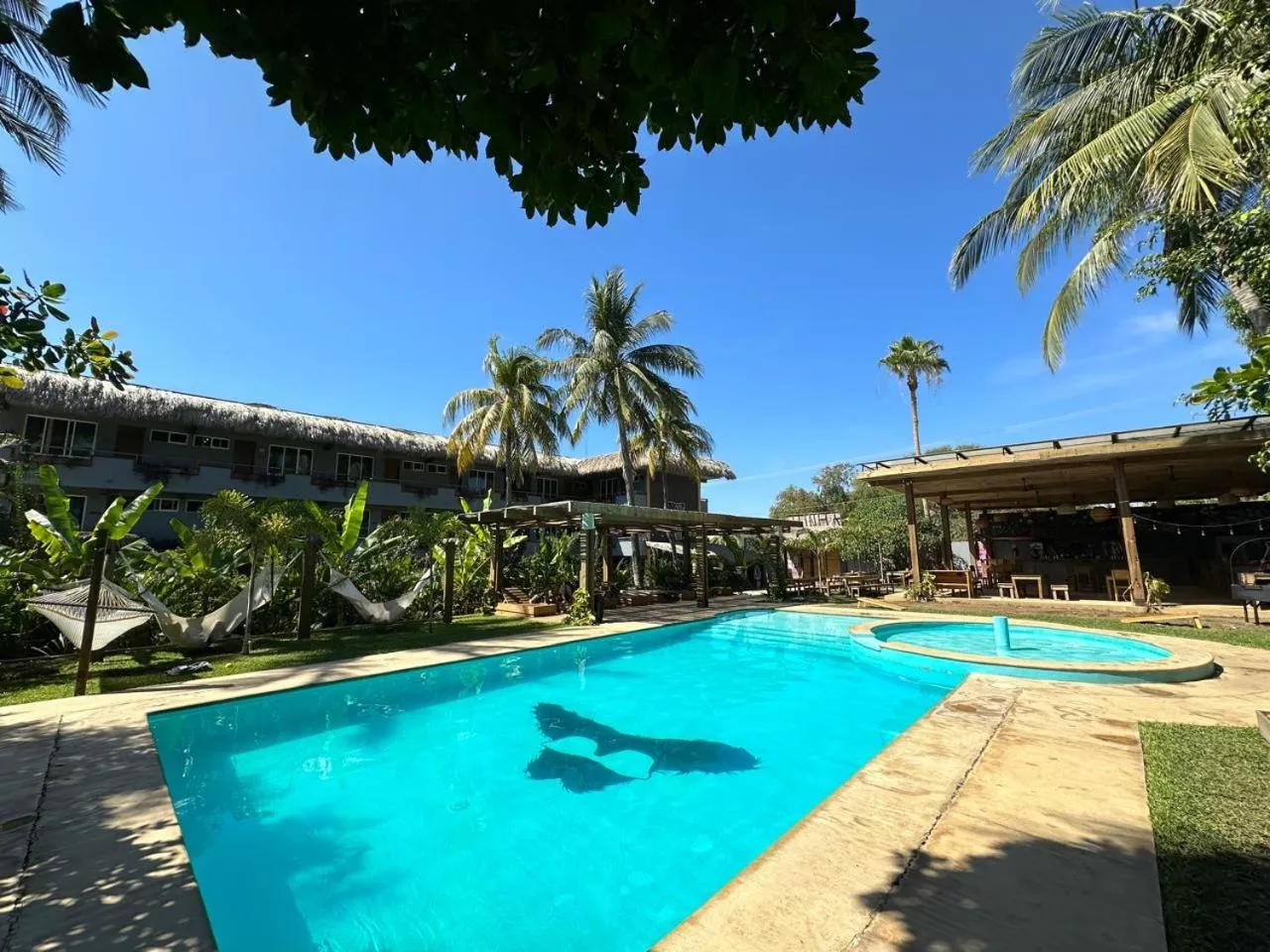 Property building in Straw Hat Surf Hostel & Bar