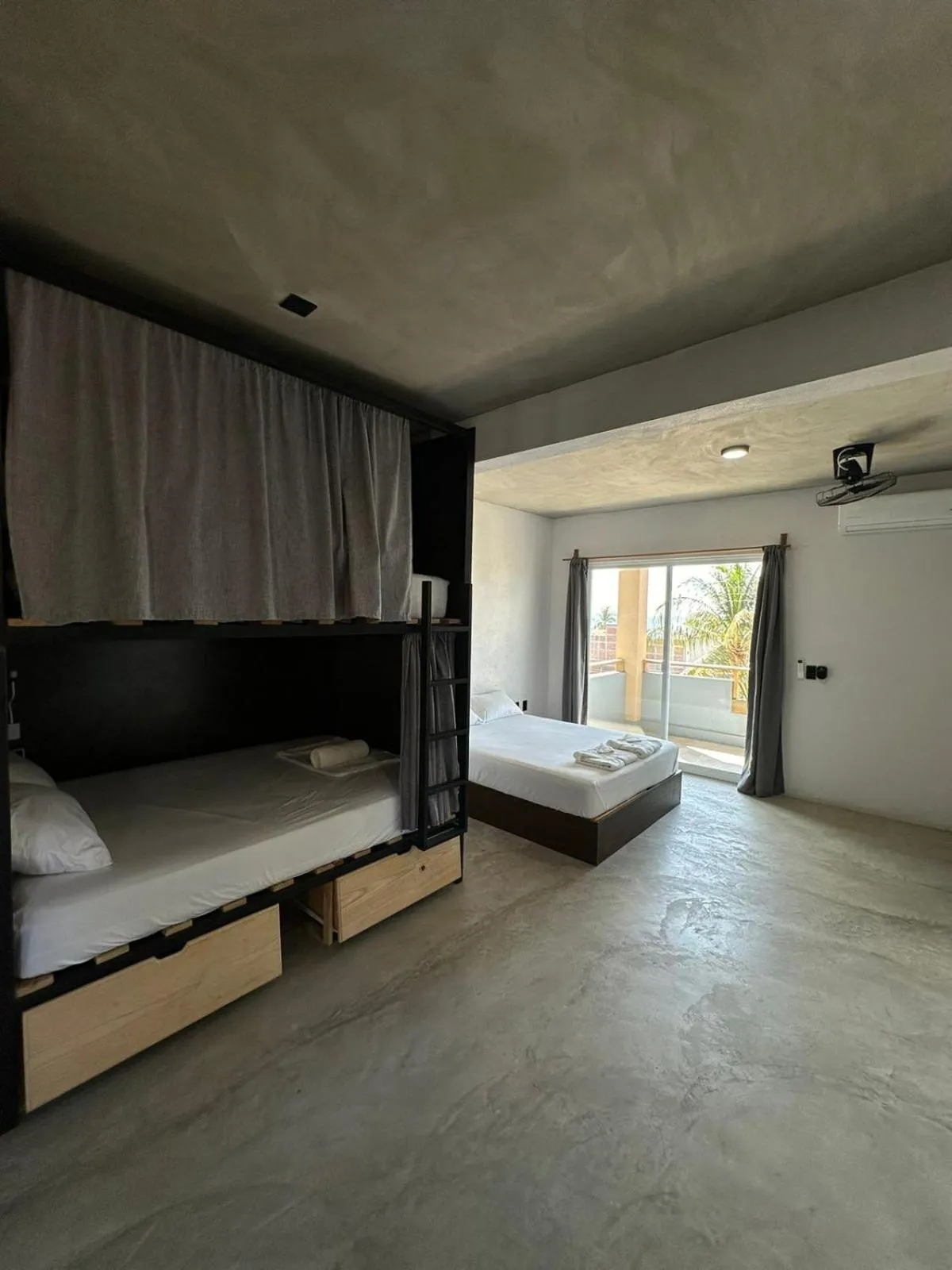 Bedroom, Bed in Straw Hat Surf Hostel & Bar