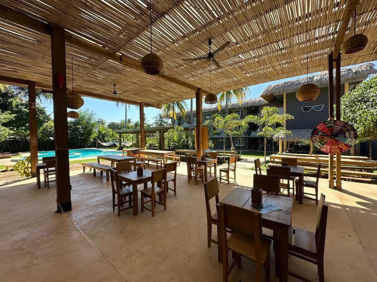 Property building in Straw Hat Surf Hostel & Bar