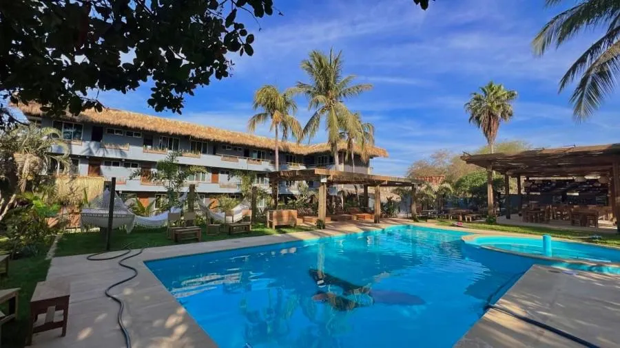 Property building in Straw Hat Surf Hostel & Bar