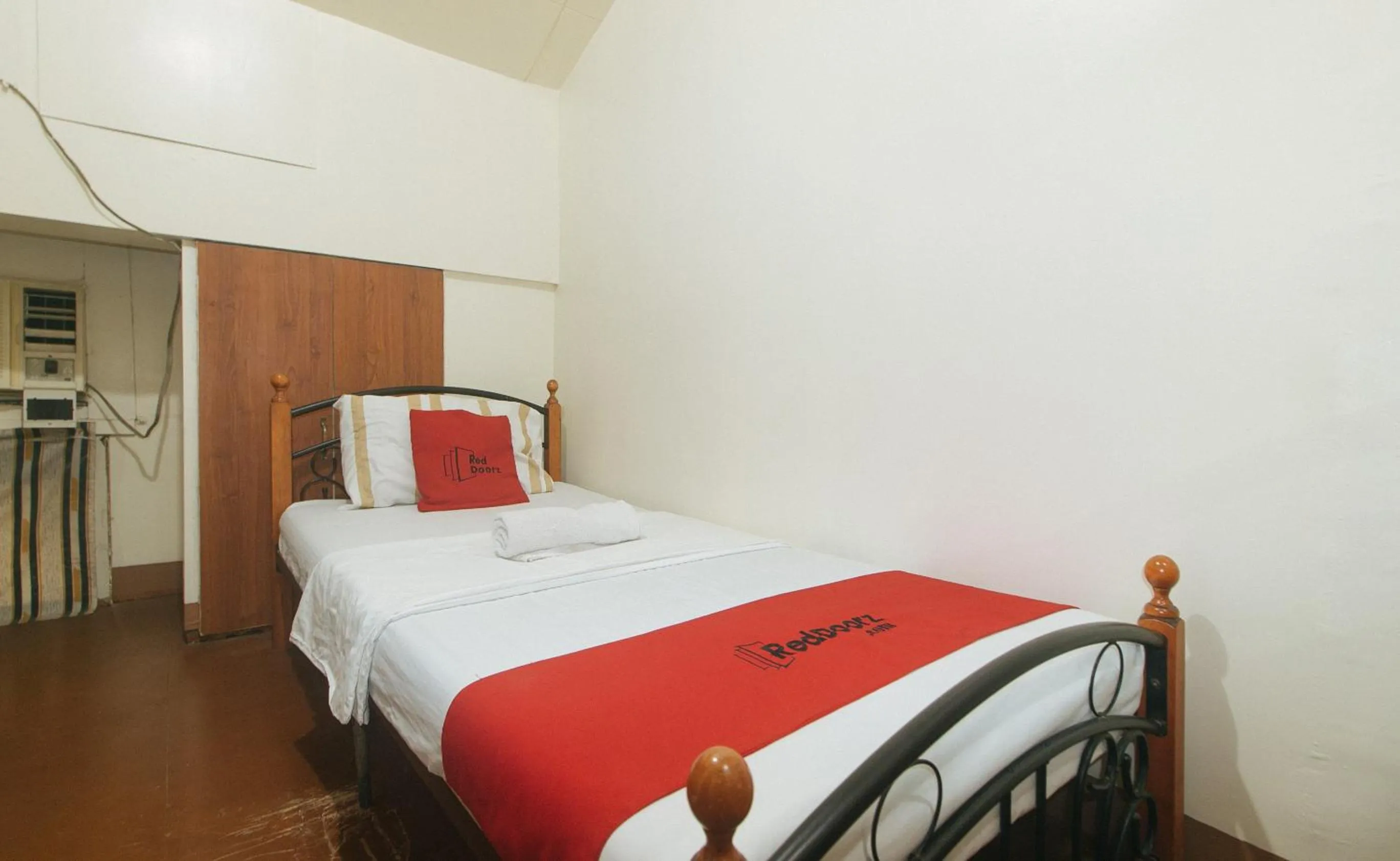 Bed in RedDoorz @ Plaza La Paz Iloilo City