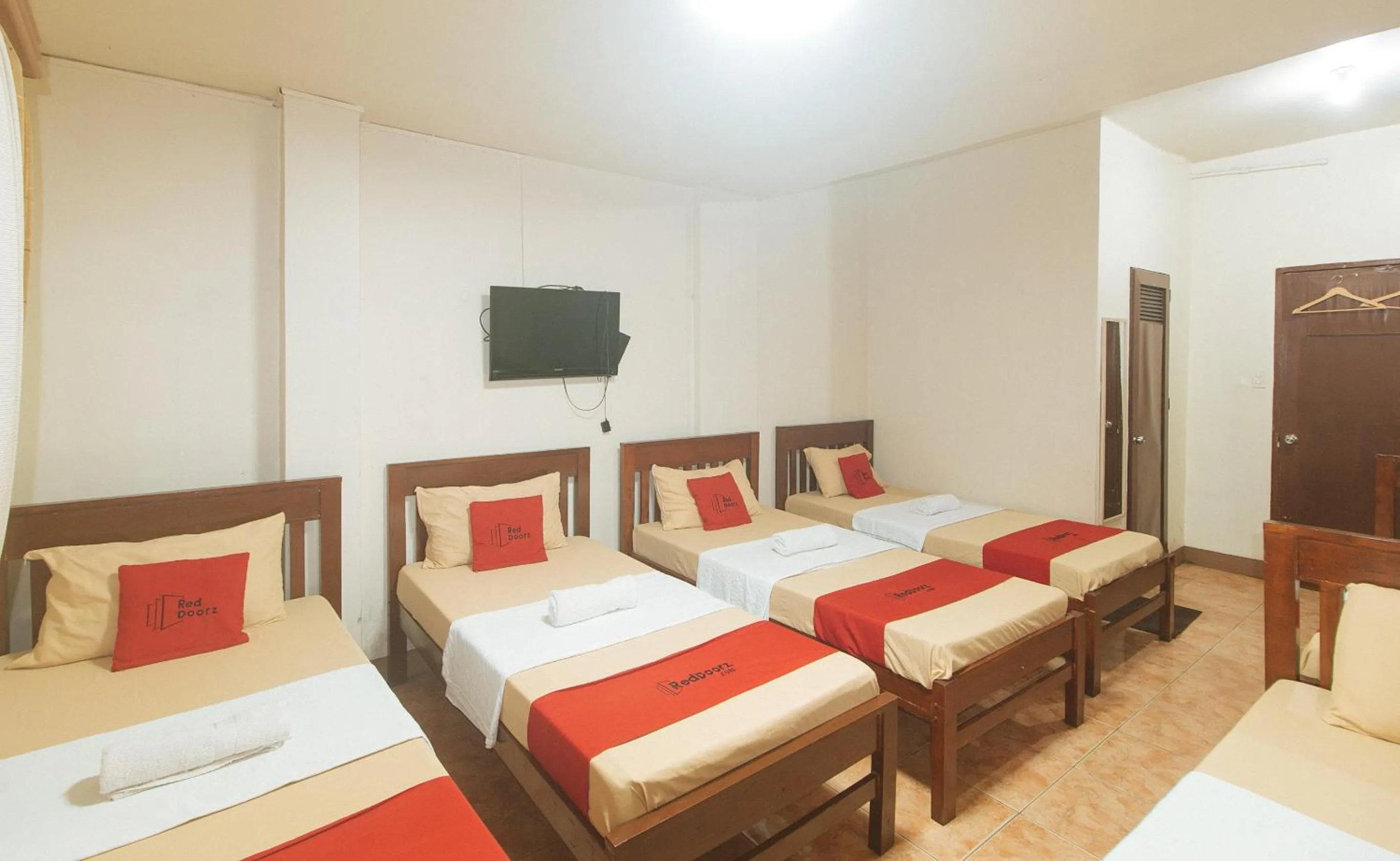 Bed in RedDoorz @ Plaza La Paz Iloilo City