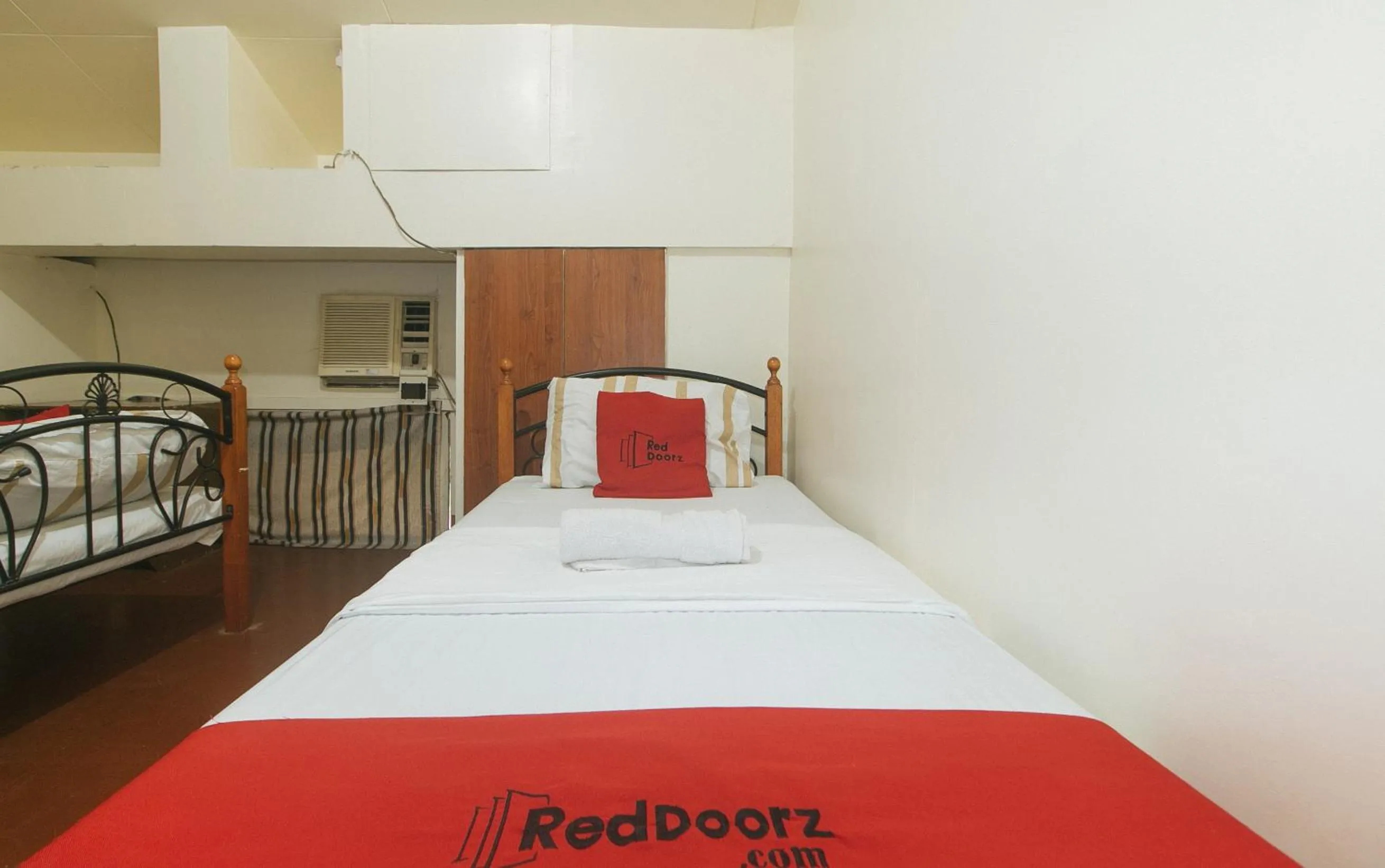 Photo of the whole room, Bed in RedDoorz @ Plaza La Paz Iloilo City