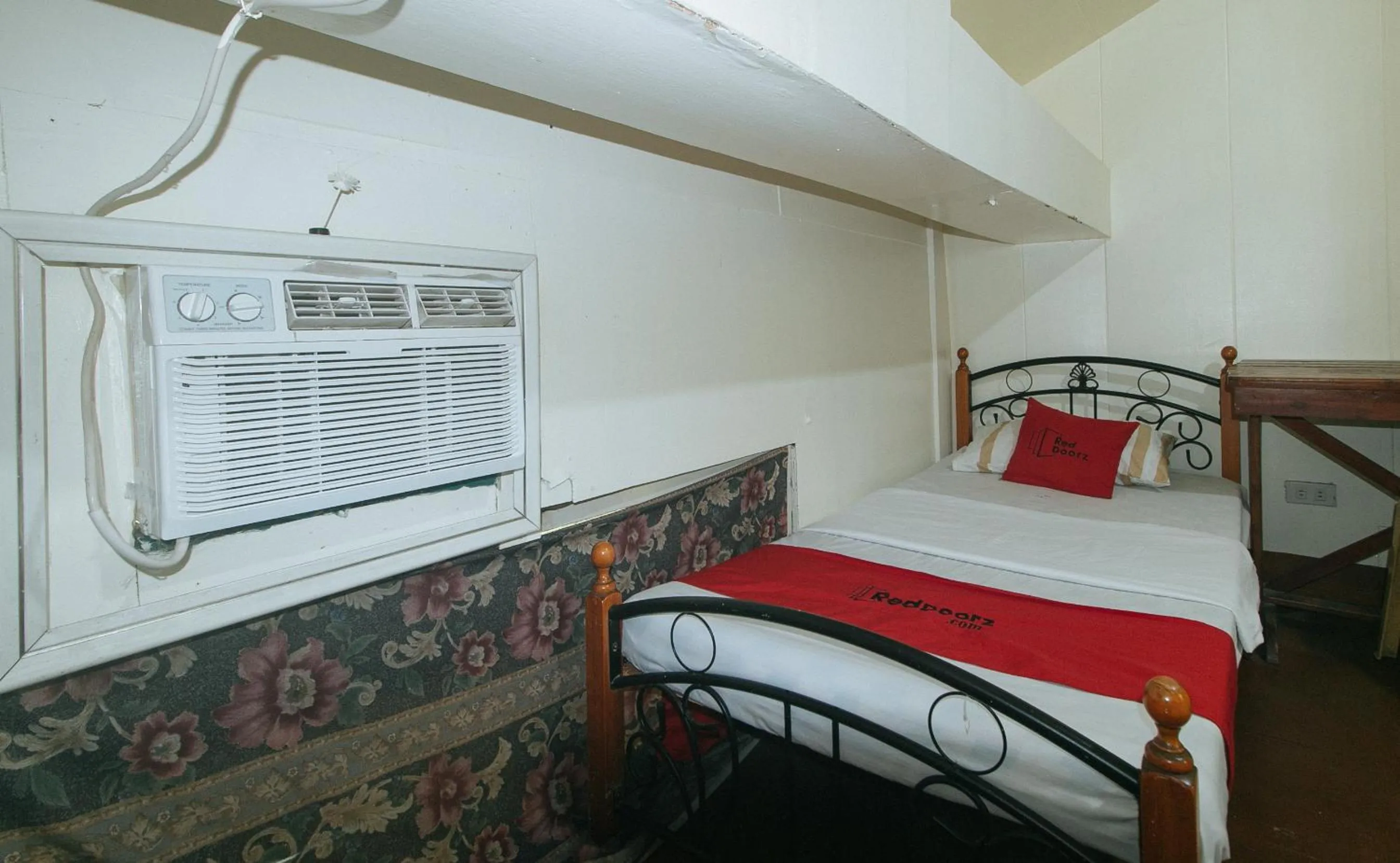 Bed in RedDoorz @ Plaza La Paz Iloilo City