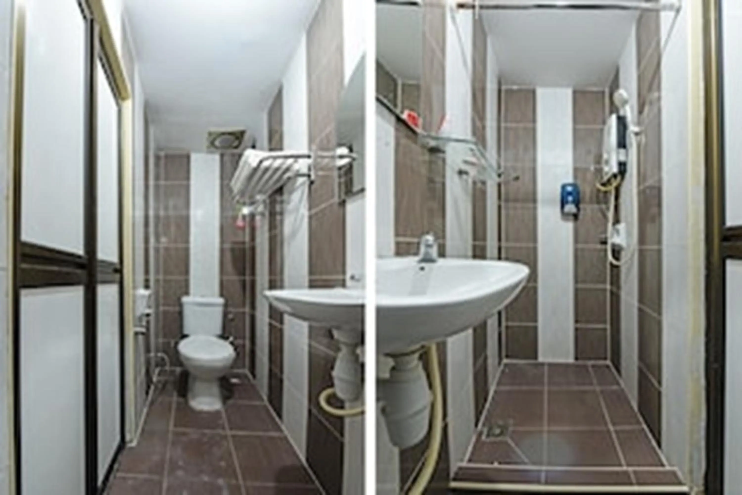 Shower in Super OYO 90572 J Hotel Masjid India