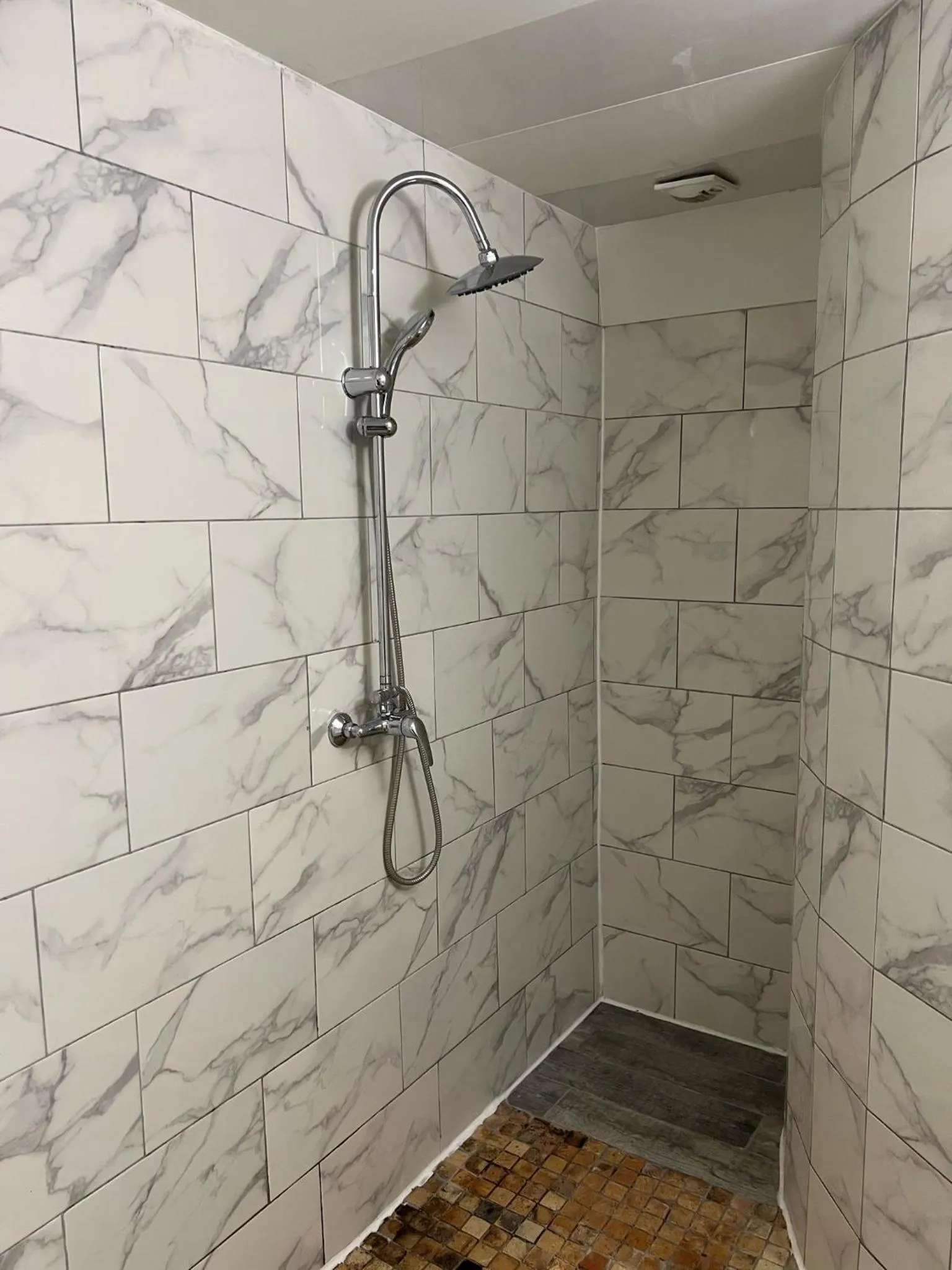 Le Montclair Montmartre by River