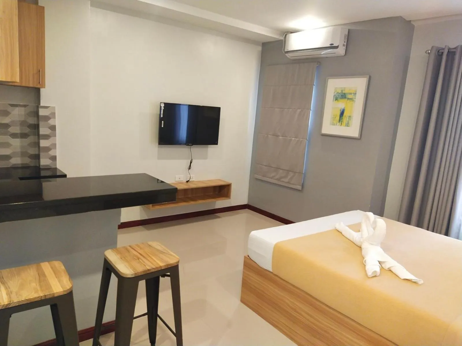 Bed in ELTI SUITES By Bluebookers