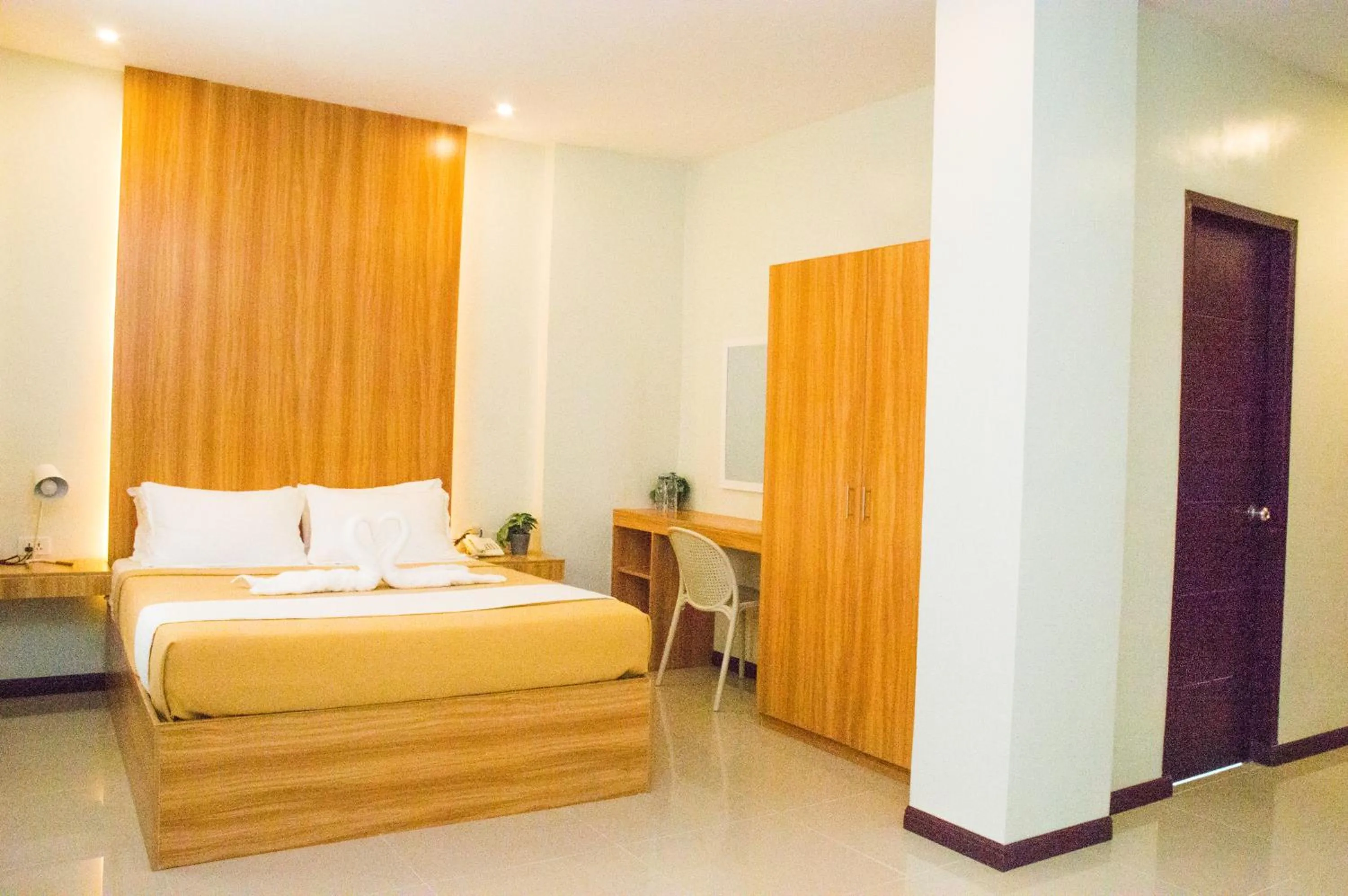 Bed in ELTI SUITES By Bluebookers