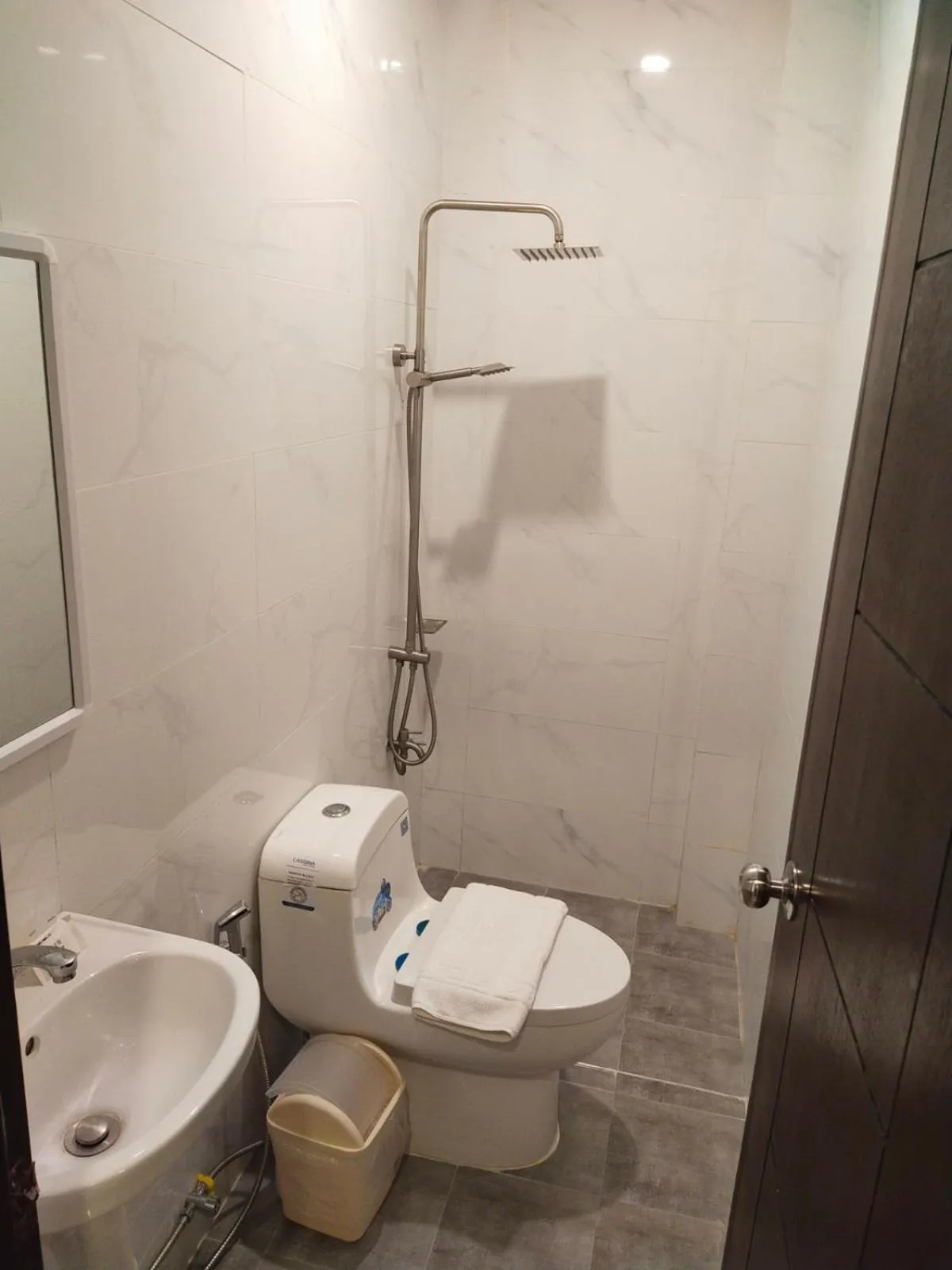 Toilet in ELTI SUITES By Bluebookers