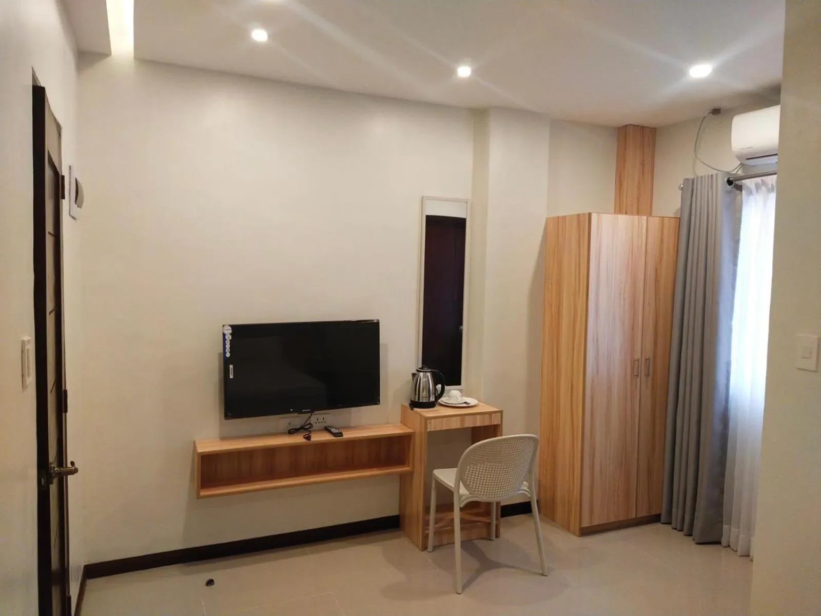 TV and multimedia in ELTI SUITES By Bluebookers