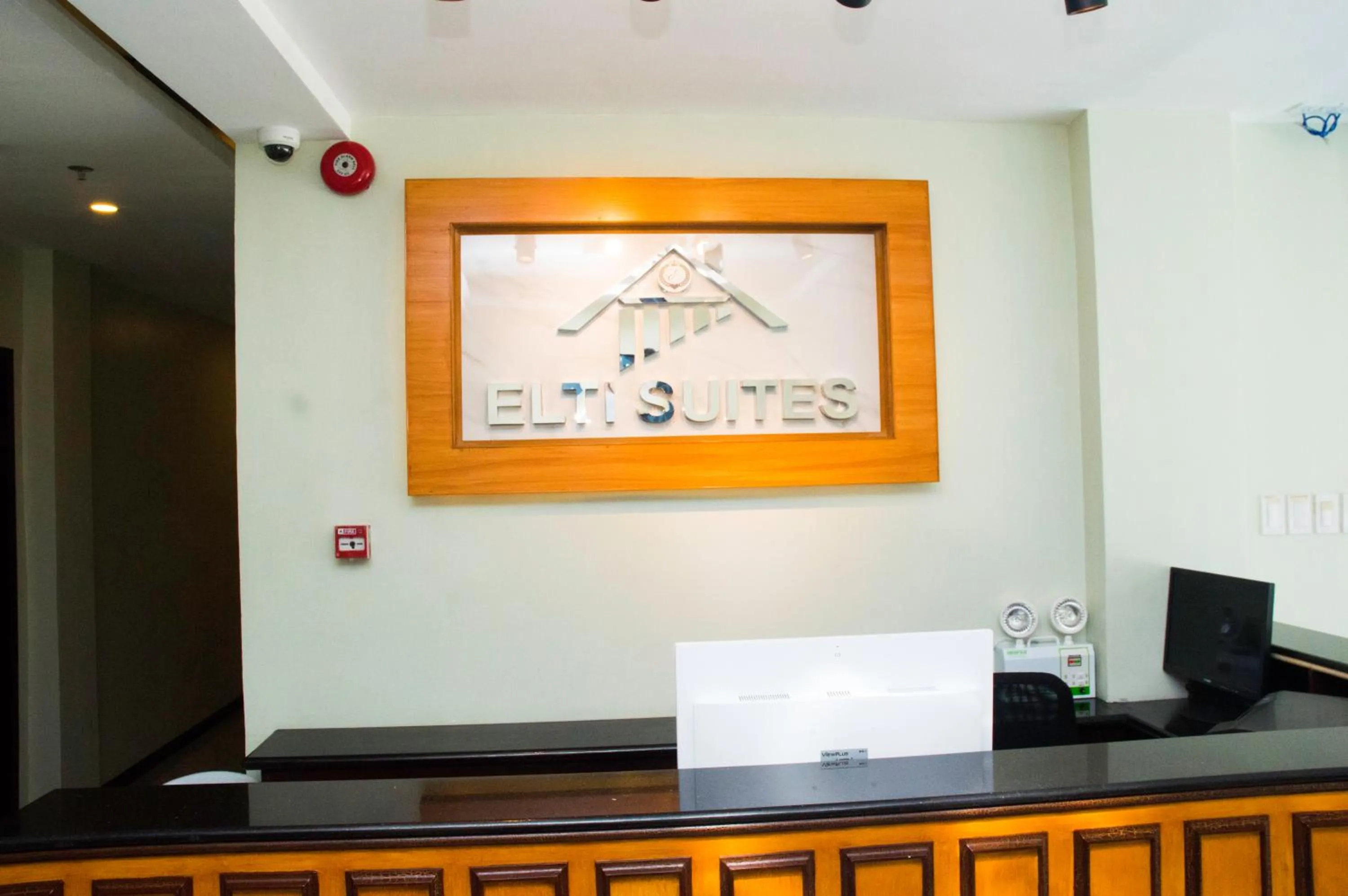 Lobby or reception in ELTI SUITES By Bluebookers
