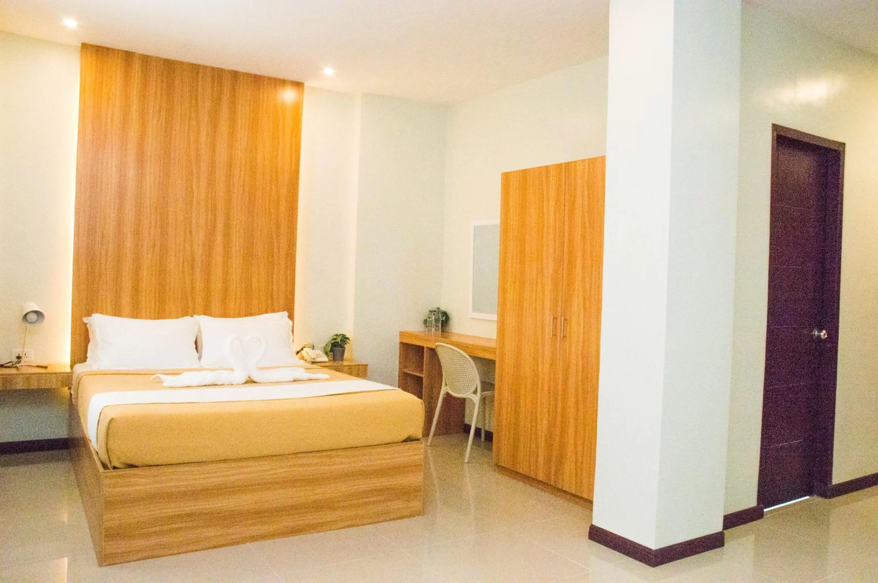 Bed in ELTI SUITES By Bluebookers