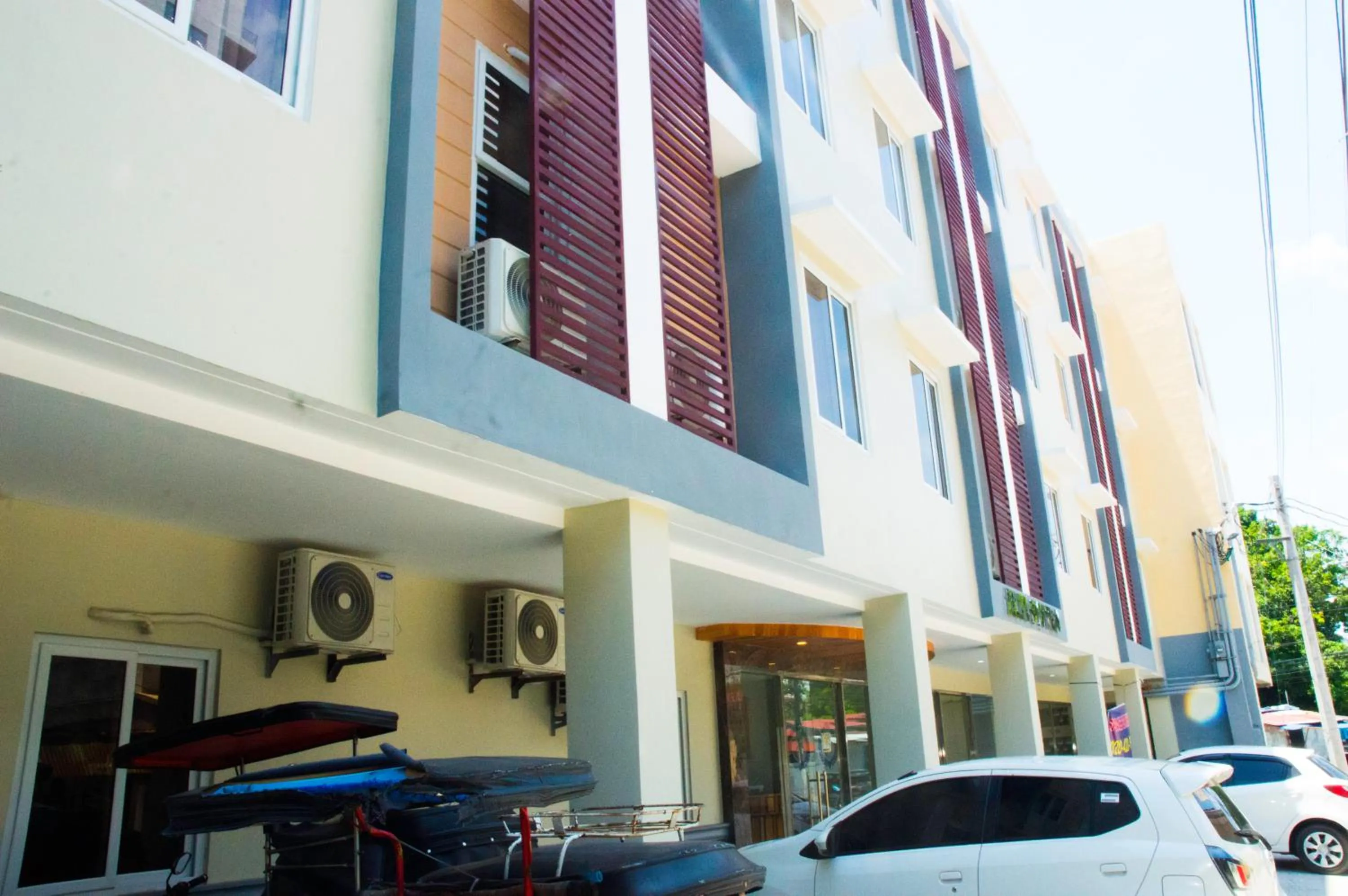 Property building in ELTI SUITES By Bluebookers