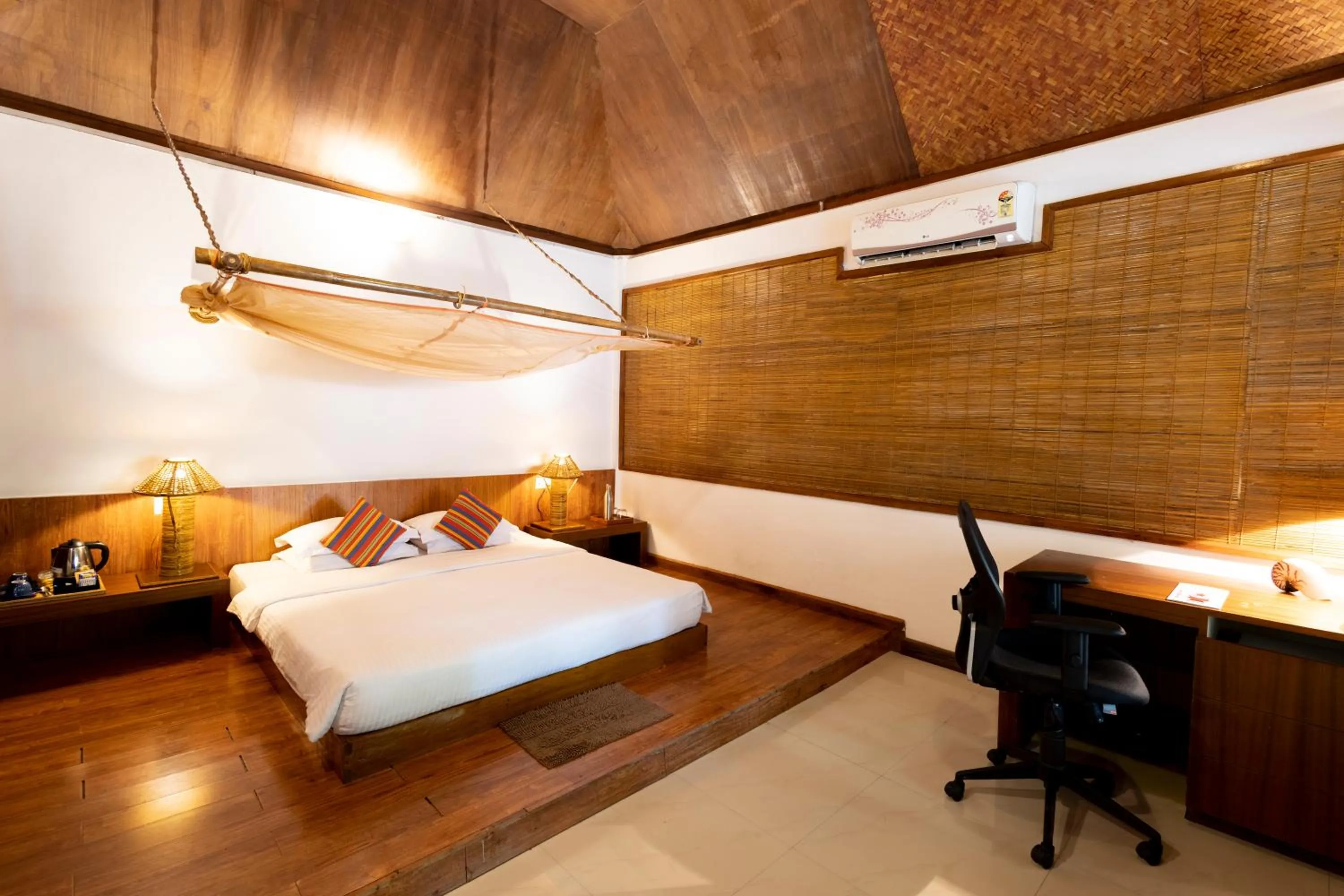 Bedroom, Bed in Wild Orchid