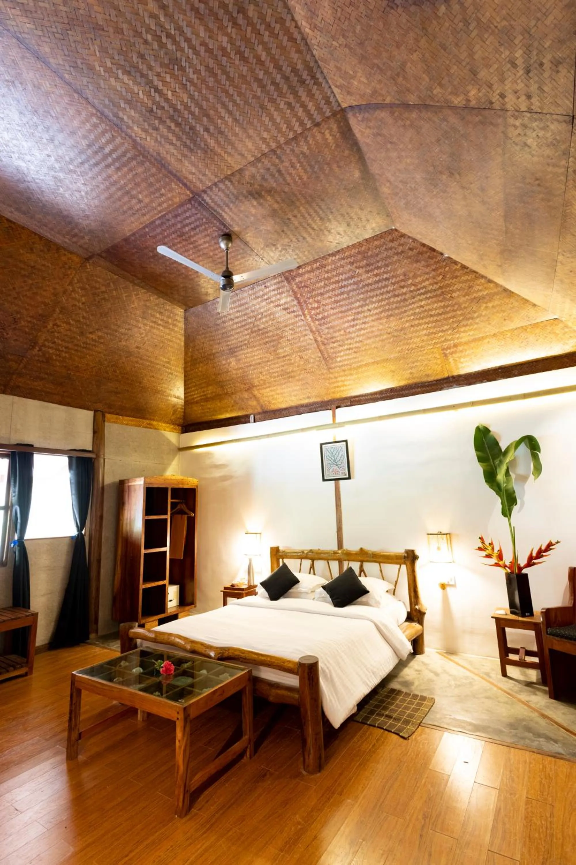 Bedroom, Bed in Wild Orchid