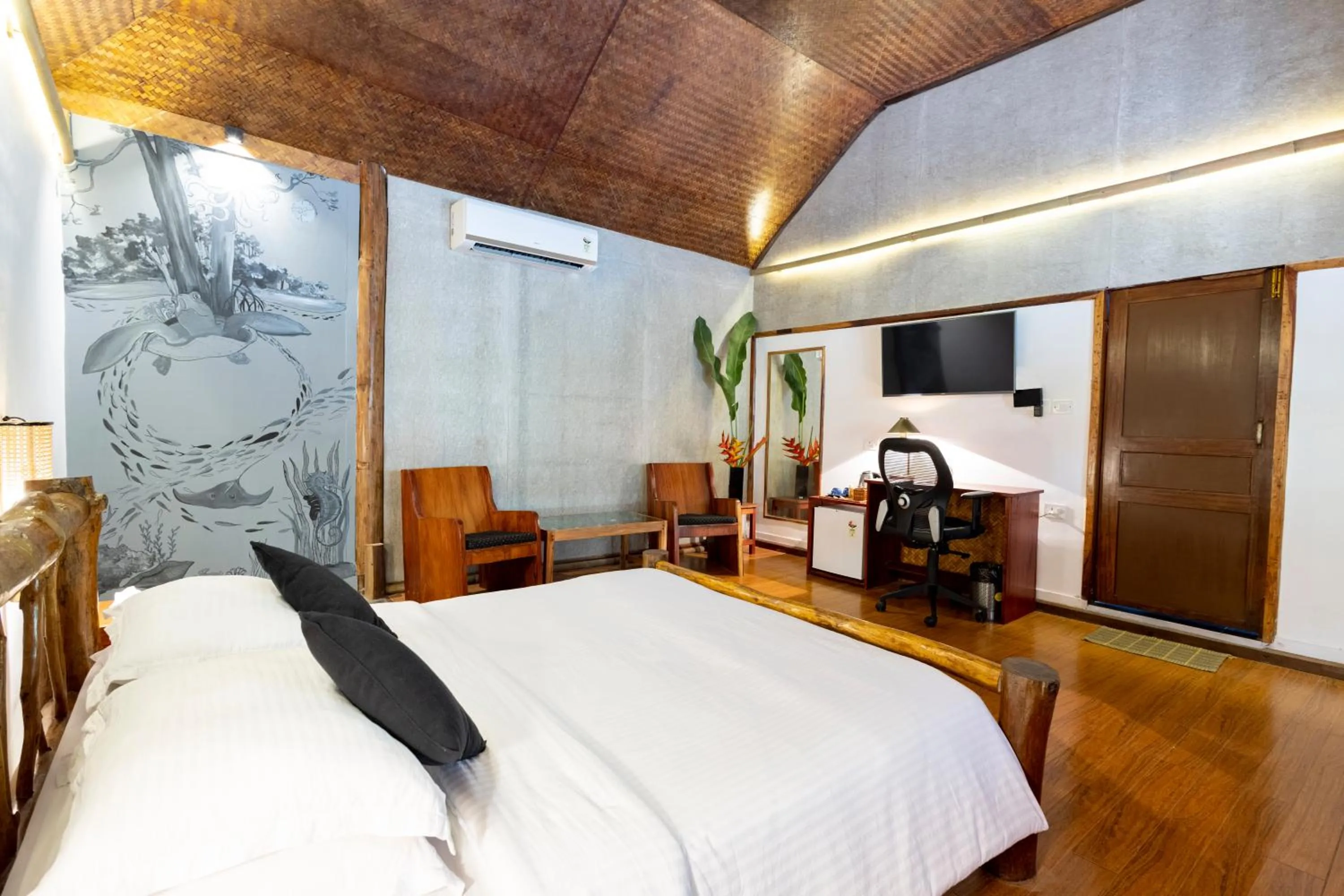 Bedroom, Bed in Wild Orchid