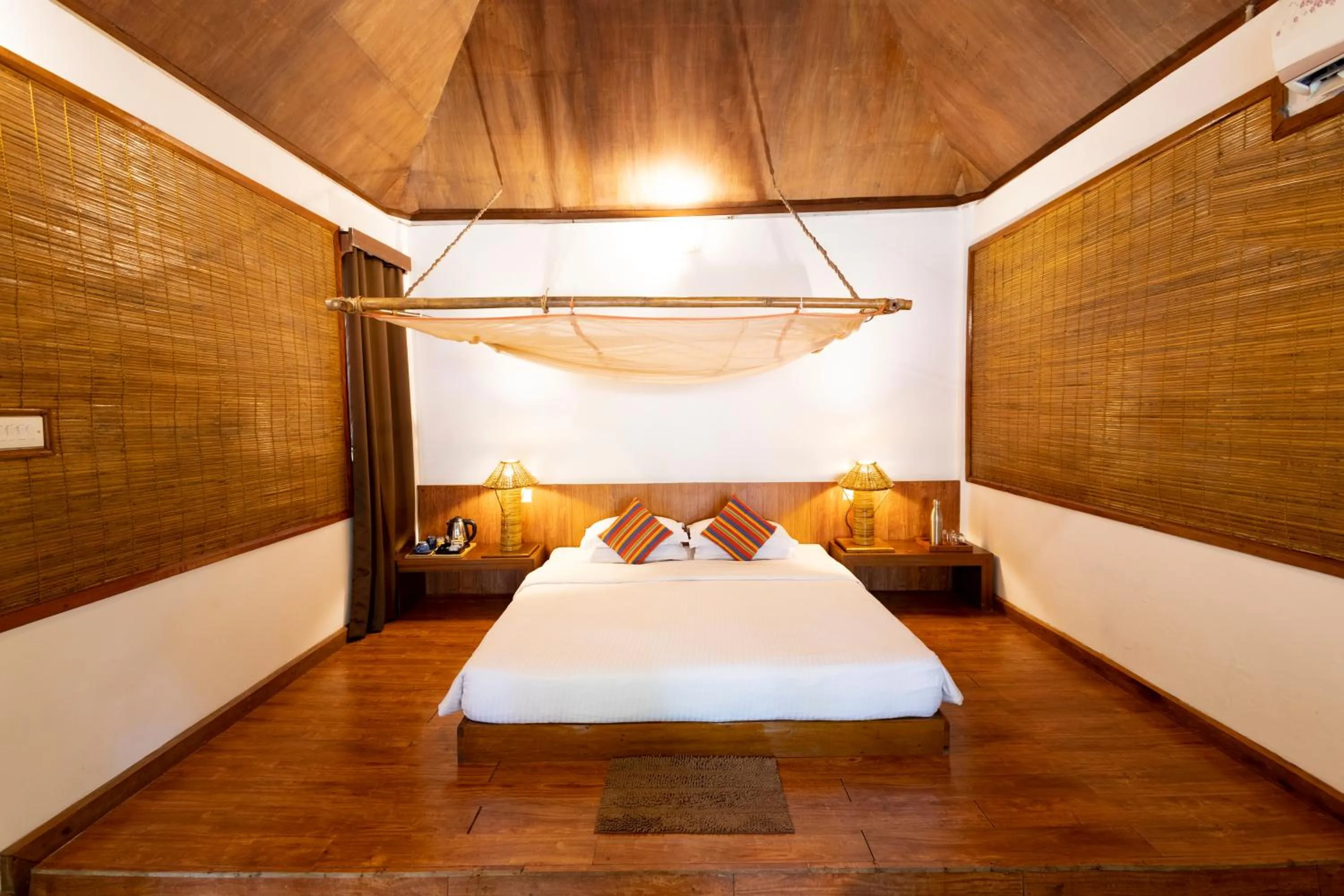 Bedroom, Bed in Wild Orchid