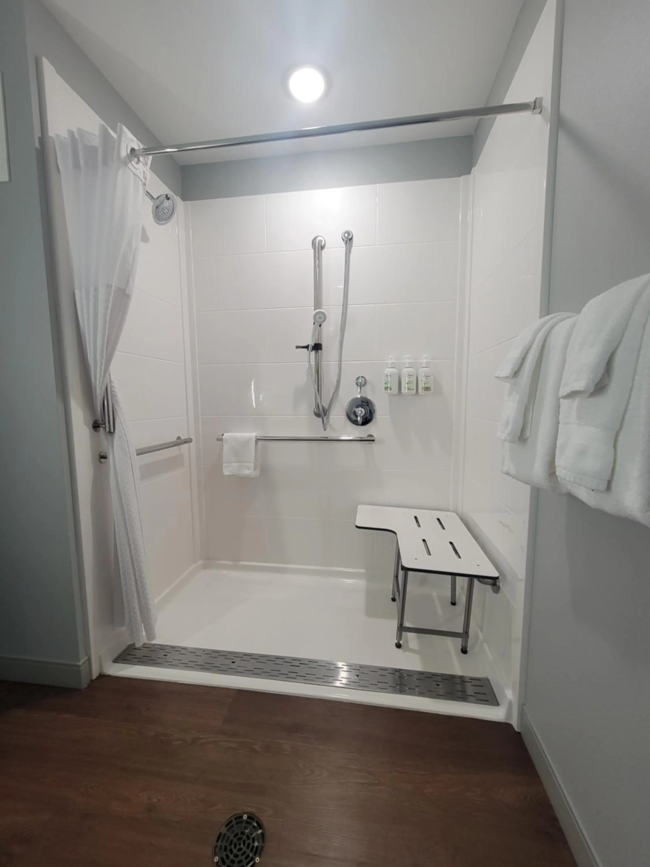 Facility for disabled guests in AmericInn by Wyndham International Falls