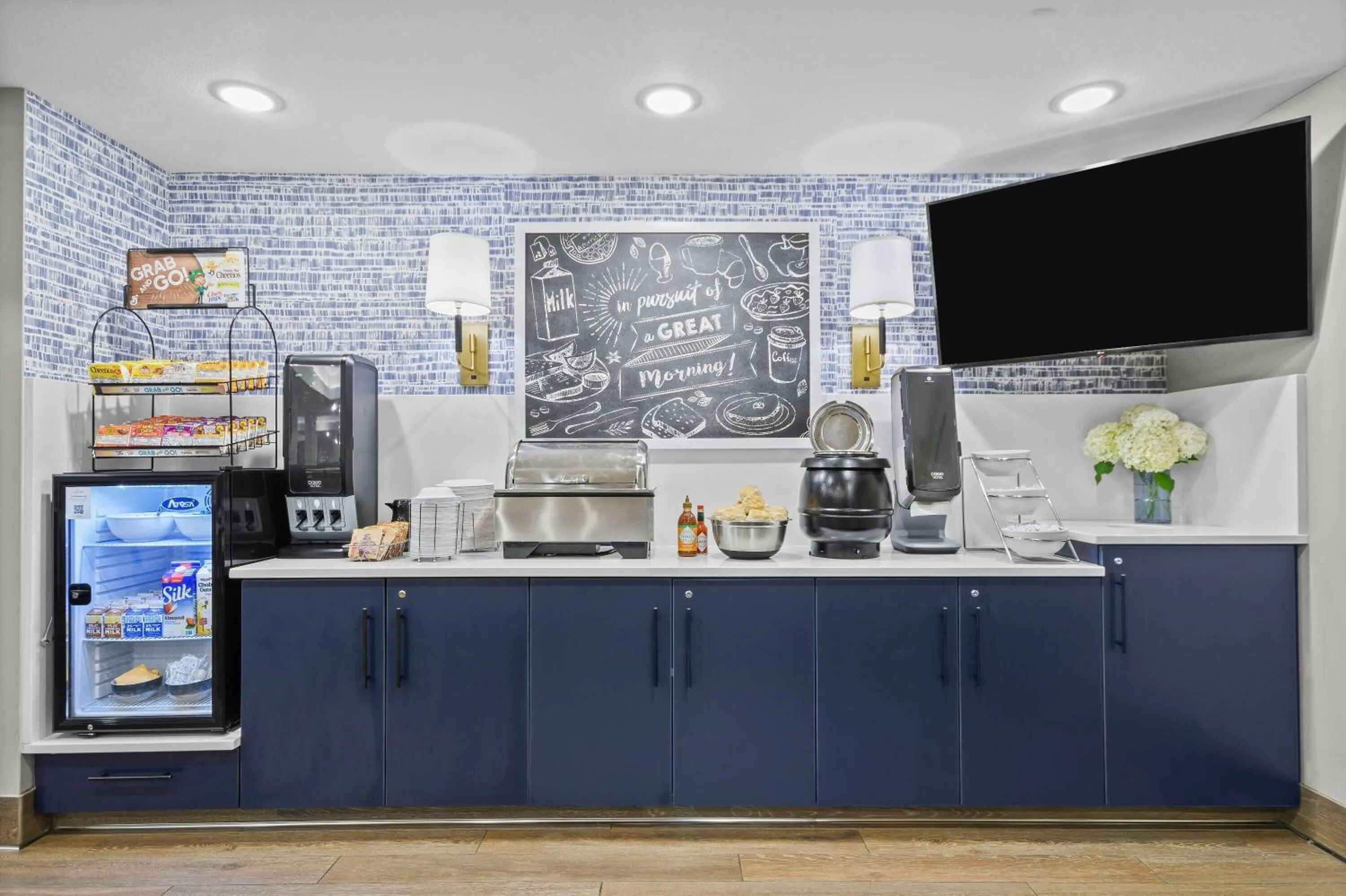 Restaurant/places to eat in AmericInn by Wyndham International Falls