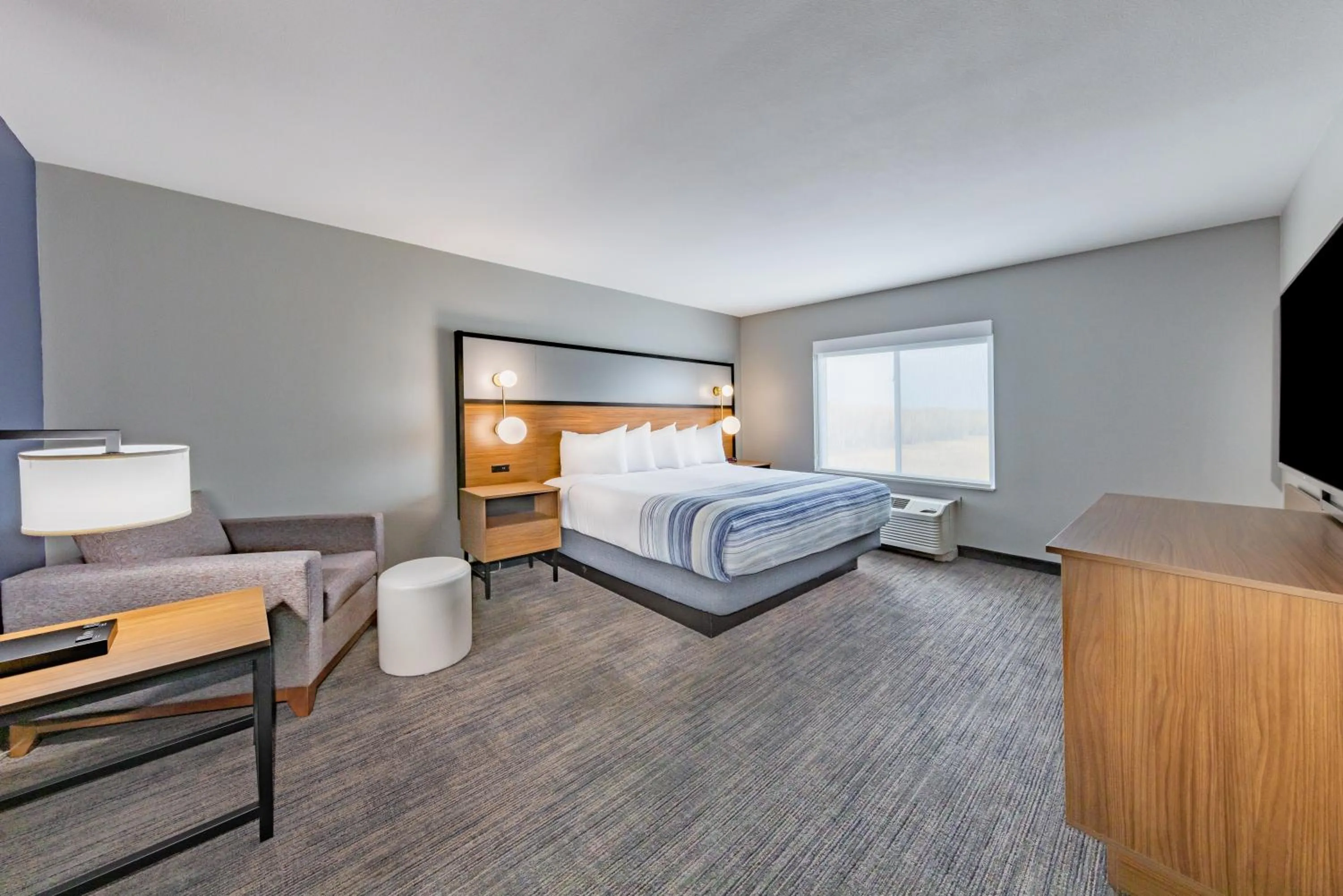 Bedroom, Bed in AmericInn by Wyndham International Falls