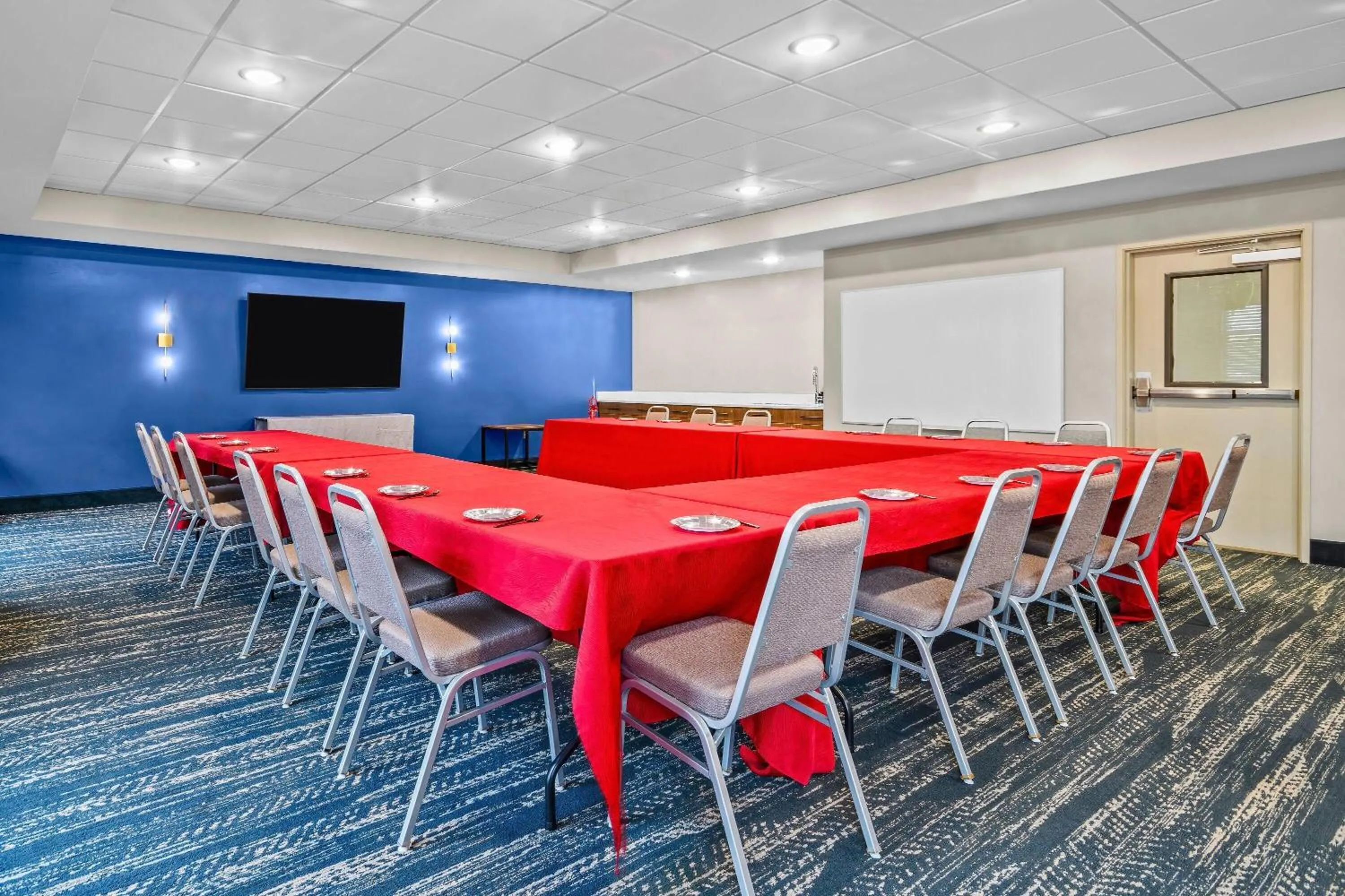 Meeting/conference room in AmericInn by Wyndham International Falls