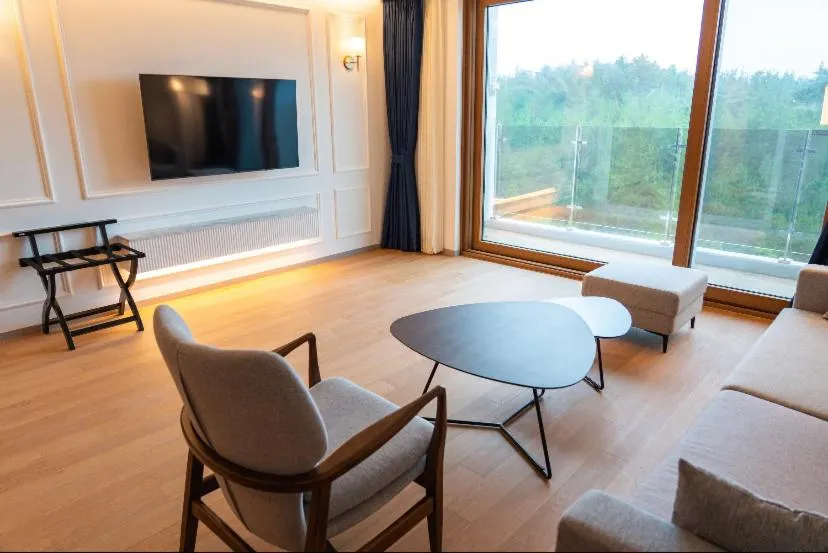 Living room in Ramada Plaza by Wyndham Jaeun