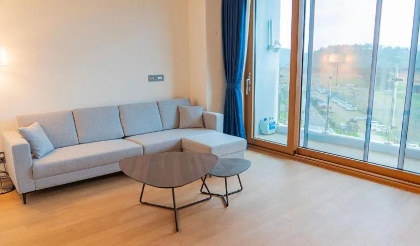 Living room in Ramada Plaza by Wyndham Jaeun