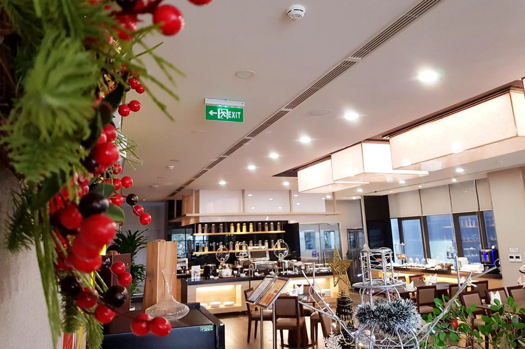 Restaurant/places to eat in KOVIE HOTEL