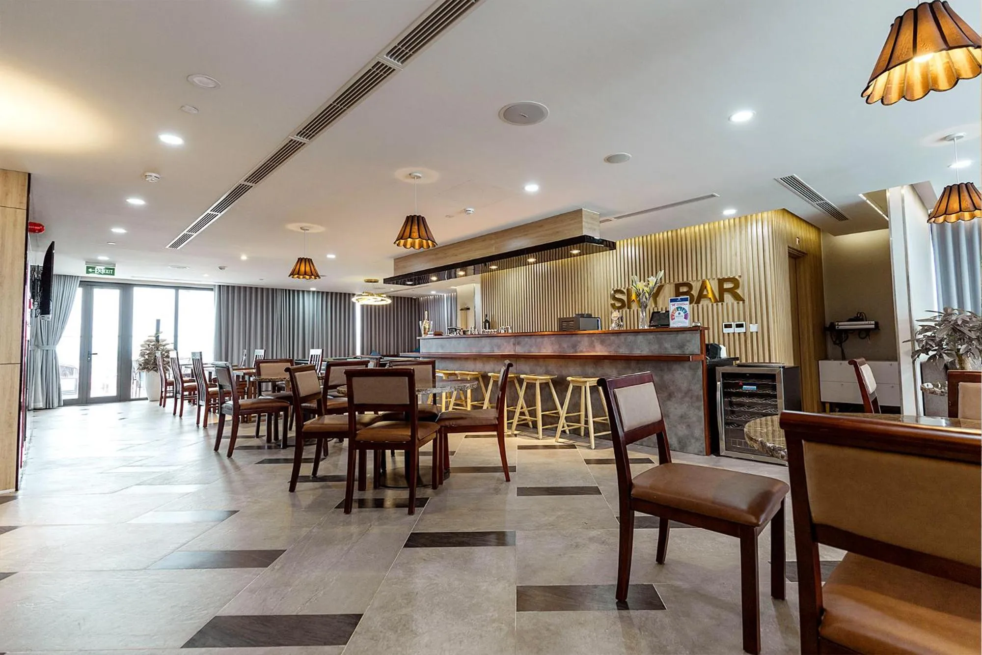 Restaurant/places to eat in KOVIE HOTEL