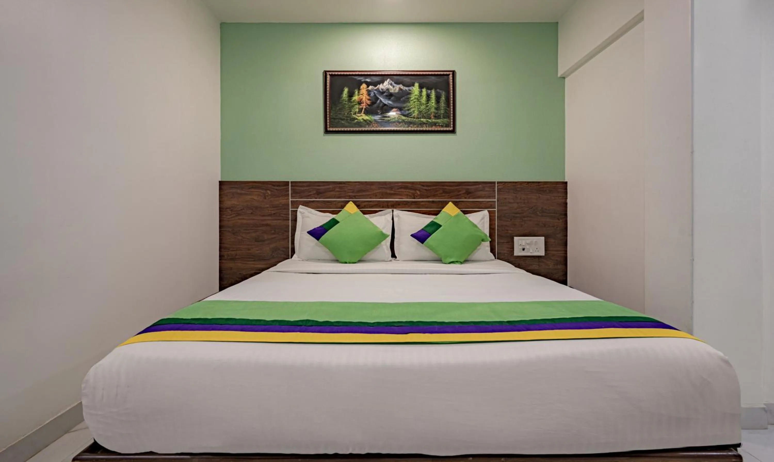 Bedroom, Bed in Treebo Atithi Inn Malad