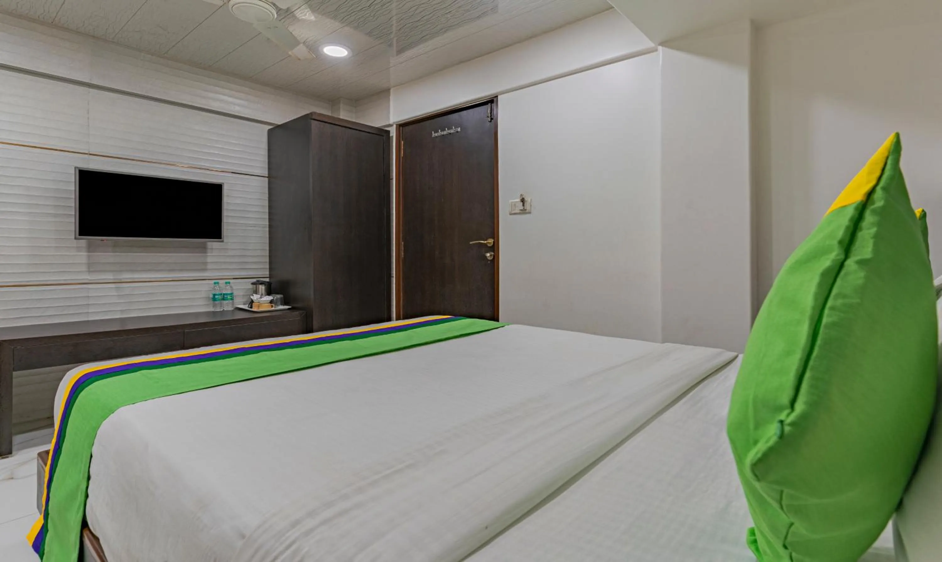 Bedroom, Bed in Treebo Atithi Inn Malad