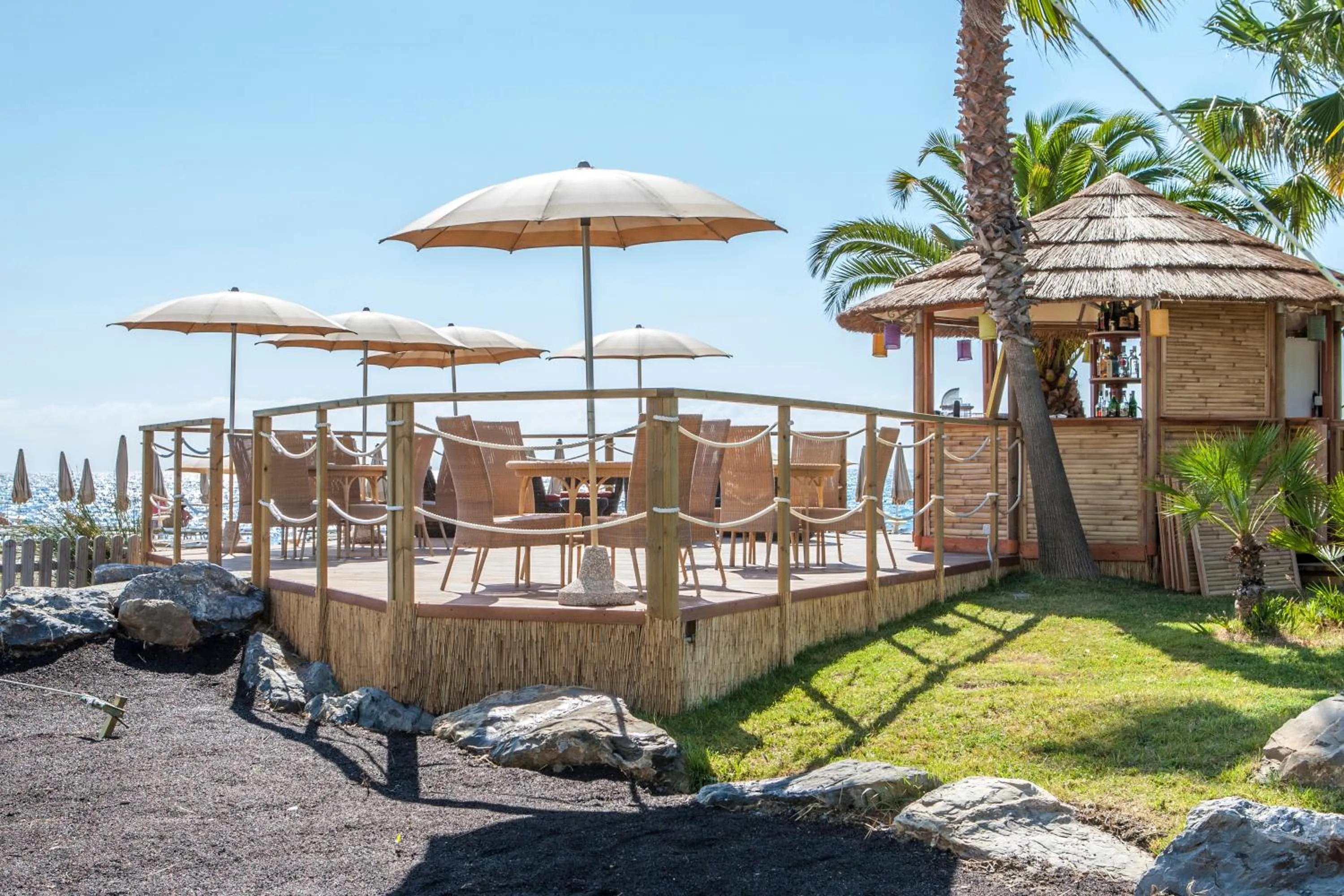 Restaurant/places to eat in Aregai Marina Hotel & Residence