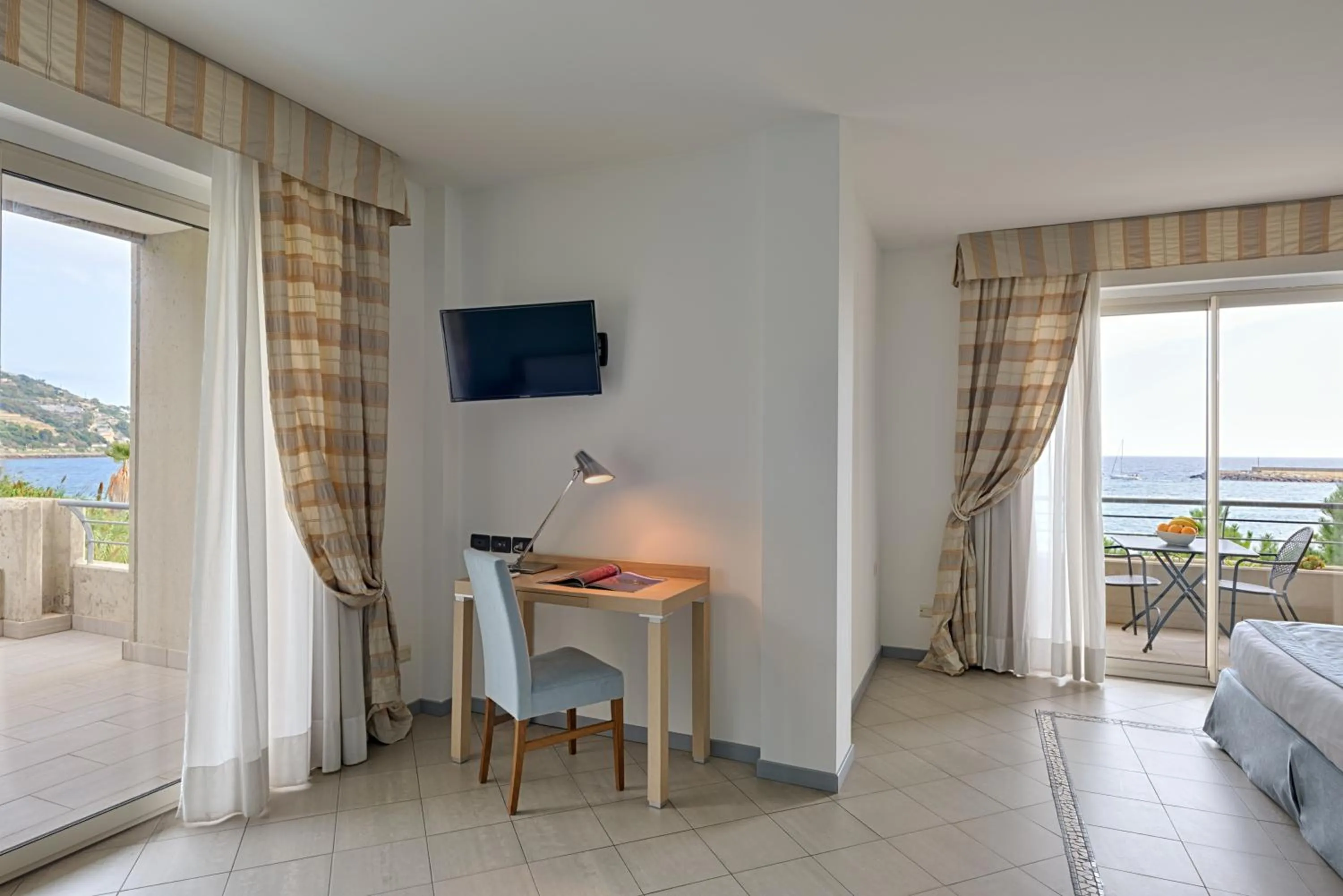 TV and multimedia in Aregai Marina Hotel & Residence